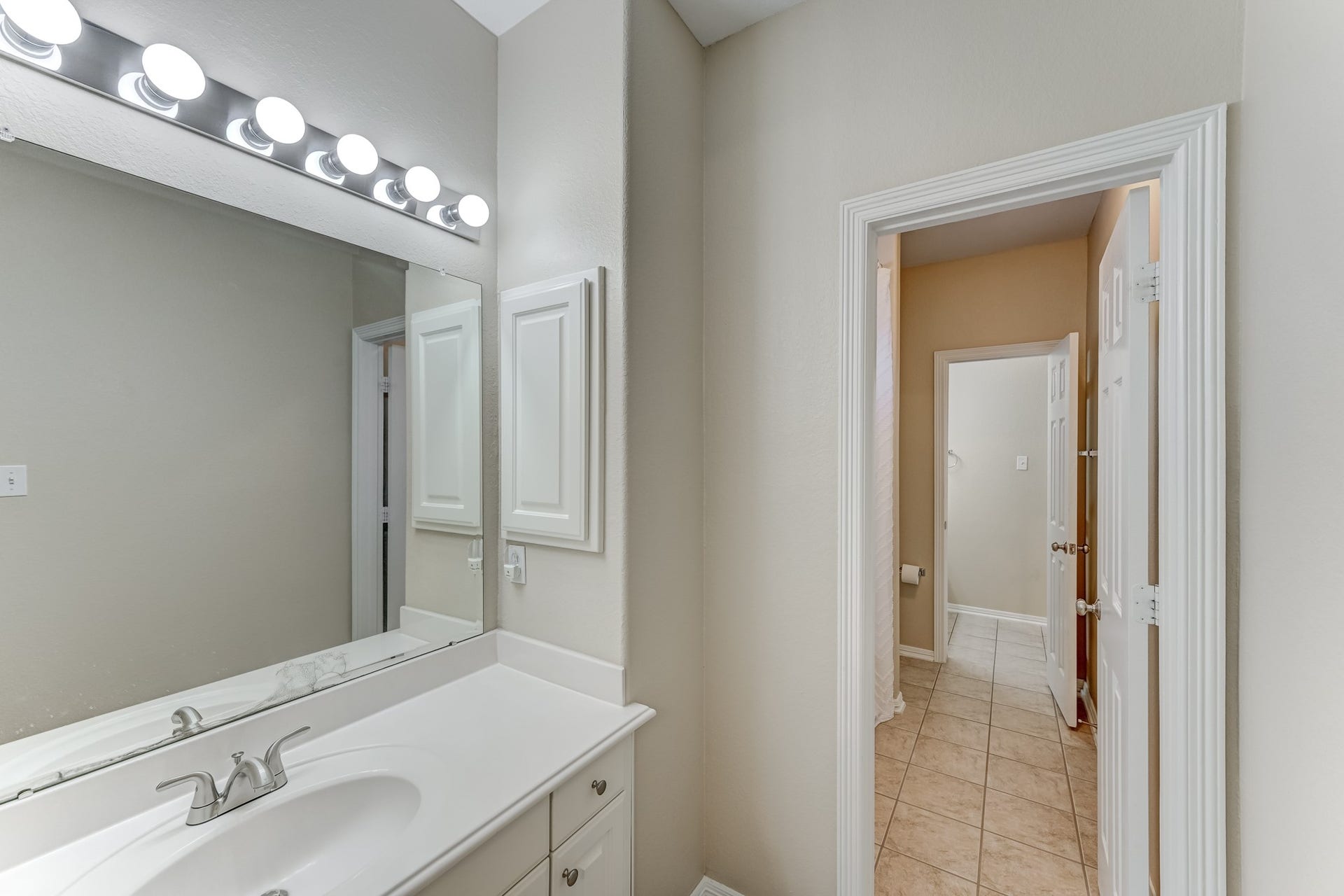 20722 Windrose Bend Drive, Spring, TX 77379 Convenient Jack-and-Jill bath connects secondary bedrooms