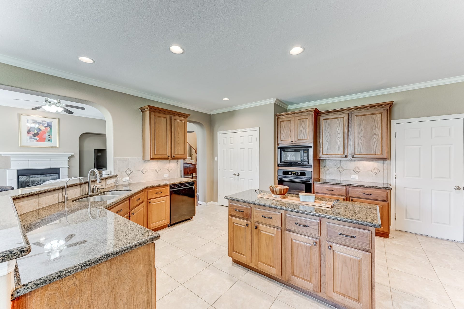 20722 Windrose Bend Drive, Spring, TX 77379 Spacious kitchen with center island & generous counter space