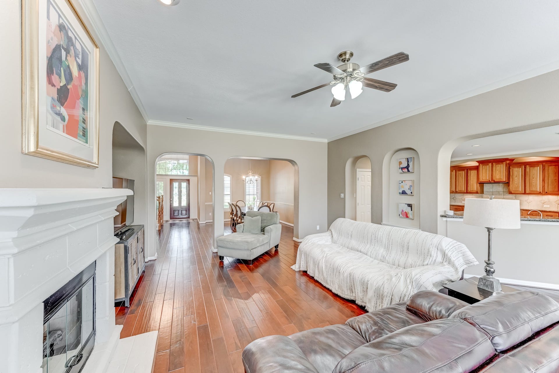 20722 Windrose Bend Drive, Spring, TX 77379 Generous living area offers flexible furniture arrangements