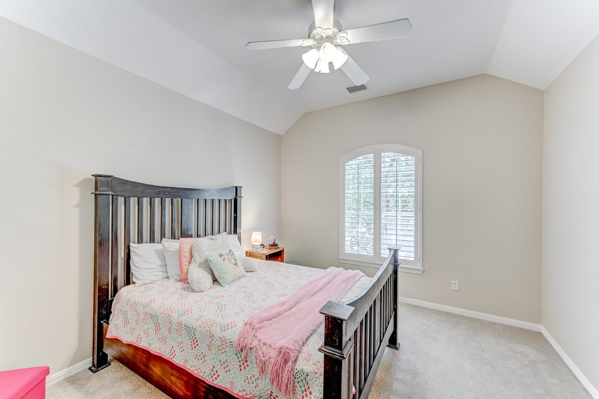 20722 Windrose Bend Drive, Spring, TX 77379 Additional upstairs bedroom with great natural light