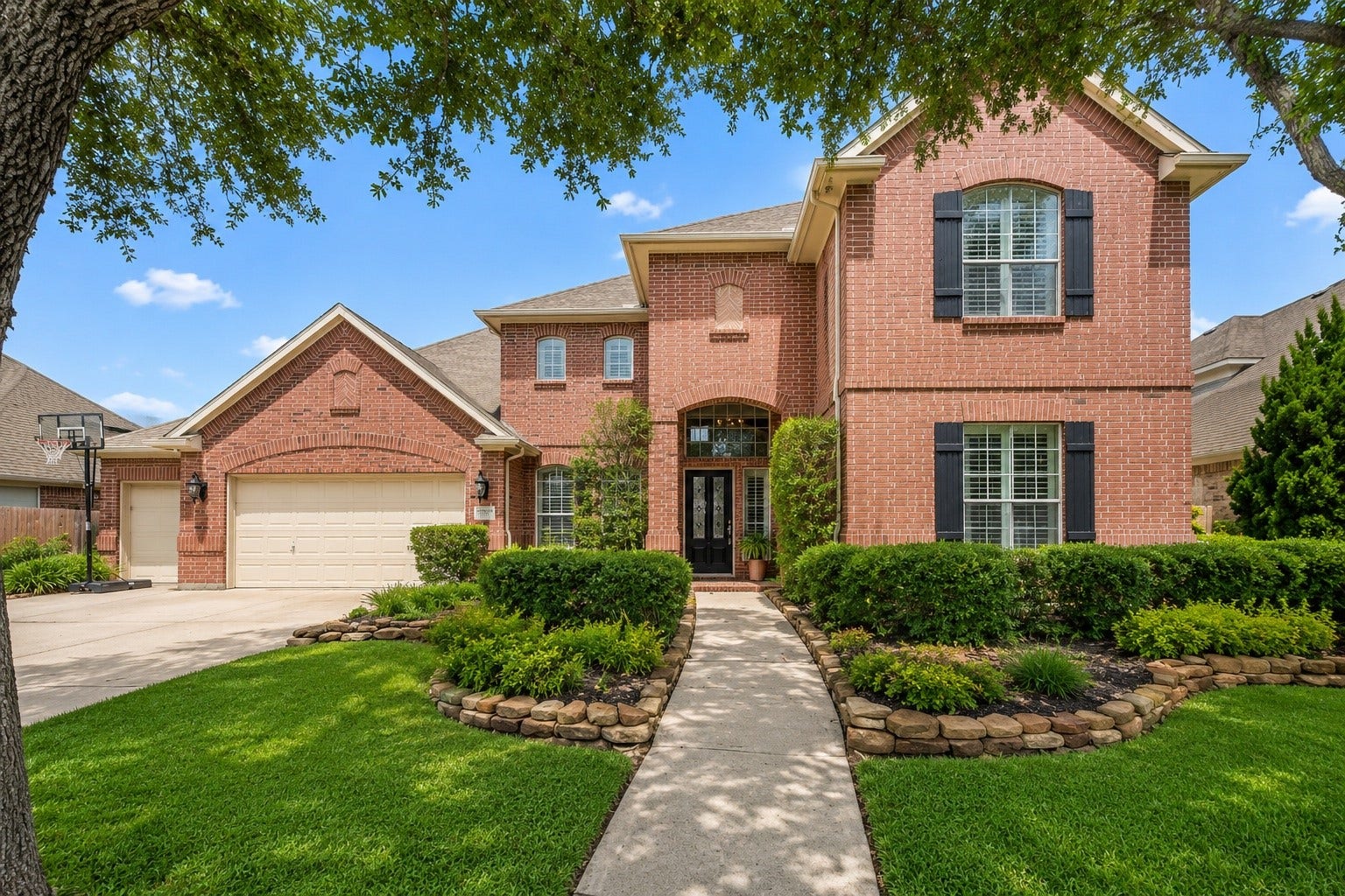 20722 Windrose Bend Drive, Spring, TX 77379 Multiple indoor & outdoor spaces for everyday living & entertaining
