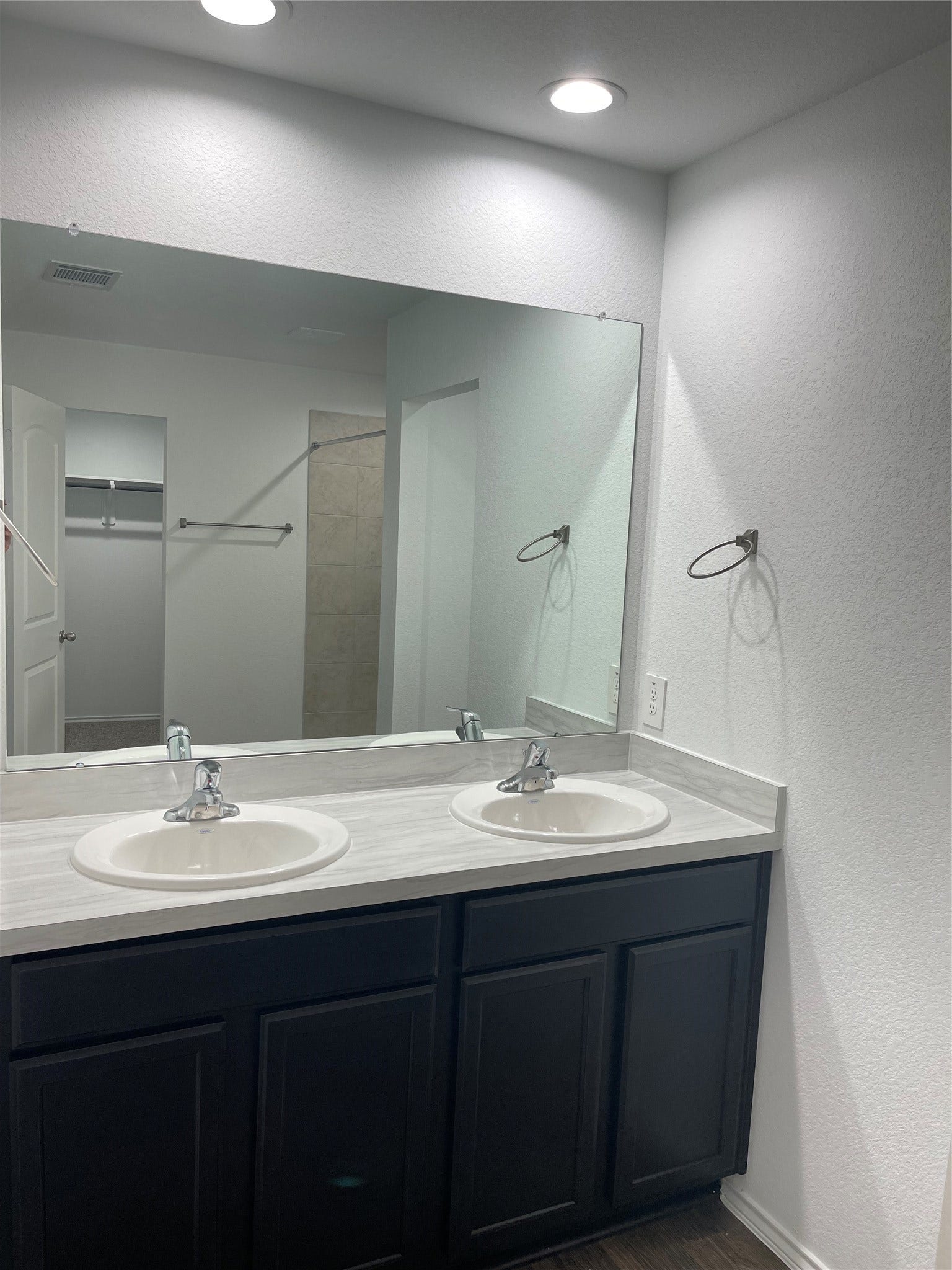 Double sink in Master Bathroom
