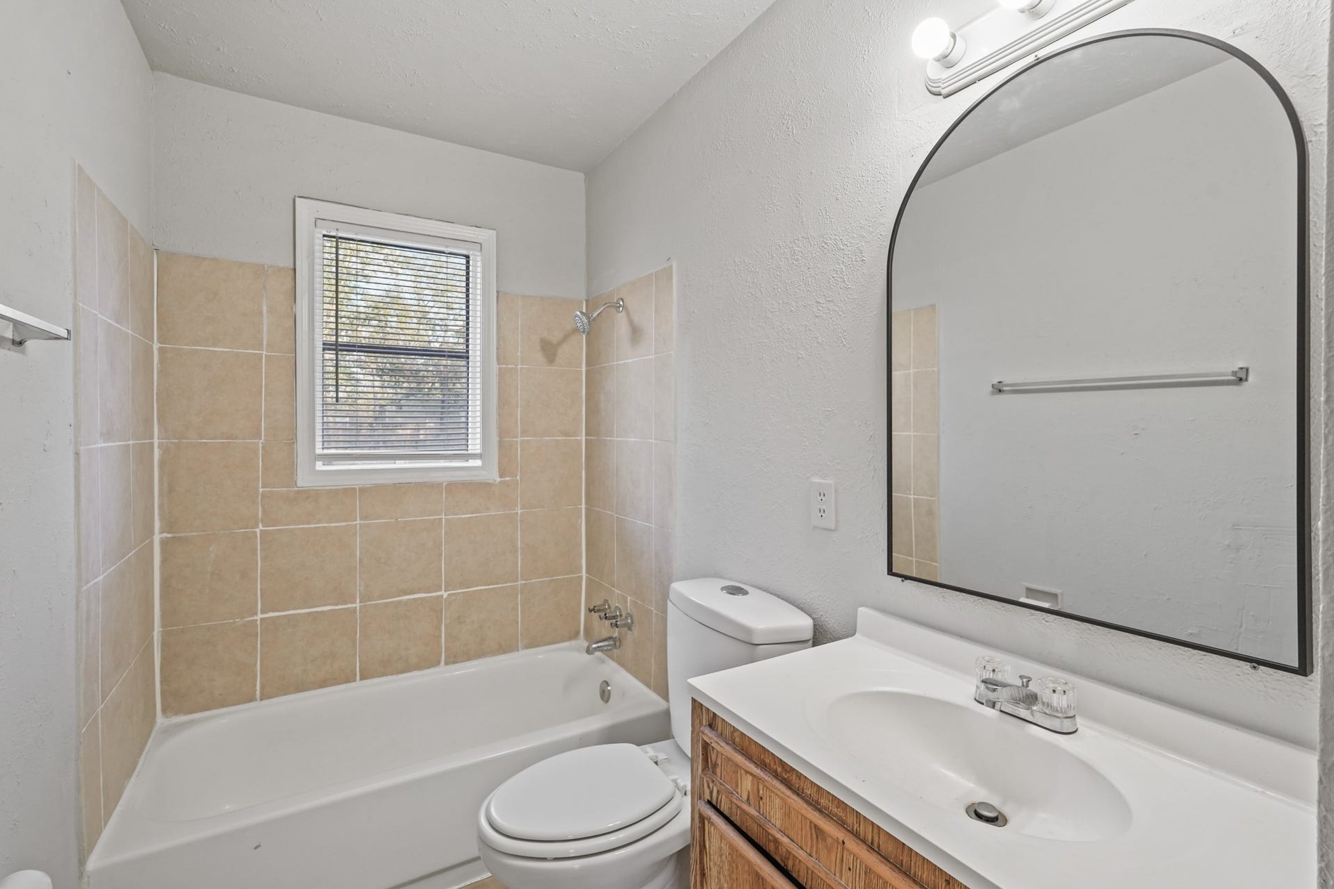 4418 Hirsch Road, Houston, TX 77026 4418 Hirsch Road, Houston, TX 77026