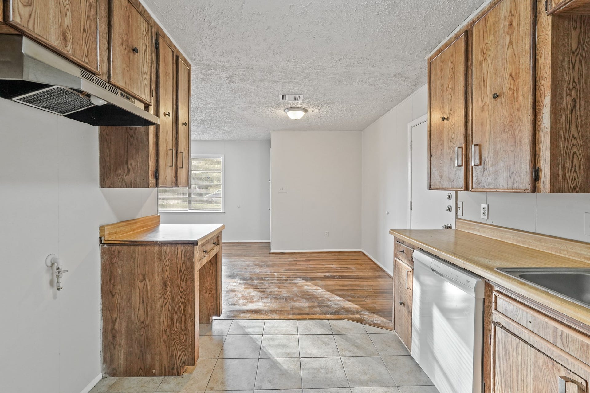 4418 Hirsch Road, Houston, TX 77026 4418 Hirsch Road, Houston, TX 77026