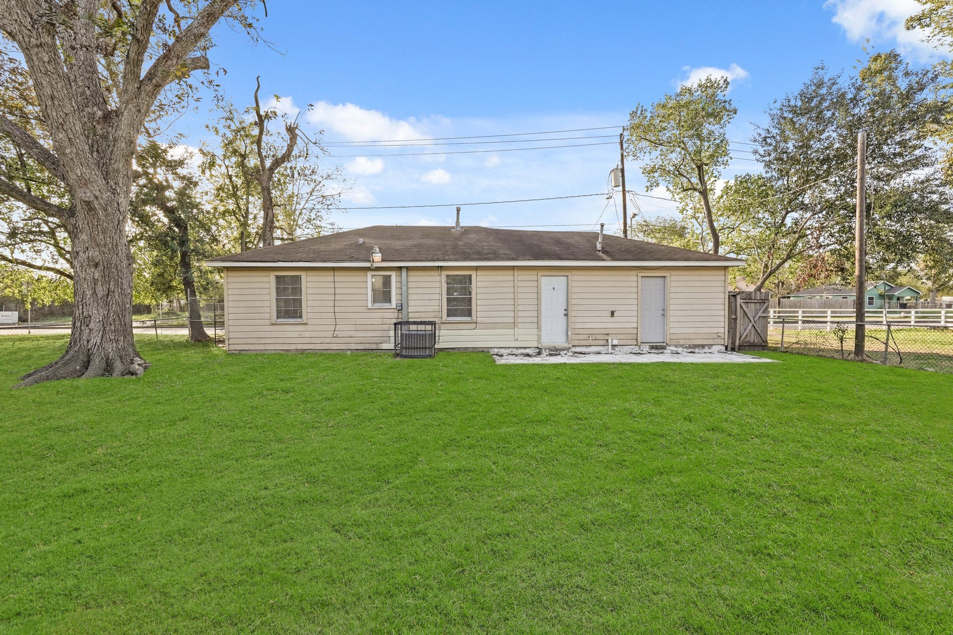4418 Hirsch Road, Houston, TX 77026 4418 Hirsch Road, Houston, TX 77026