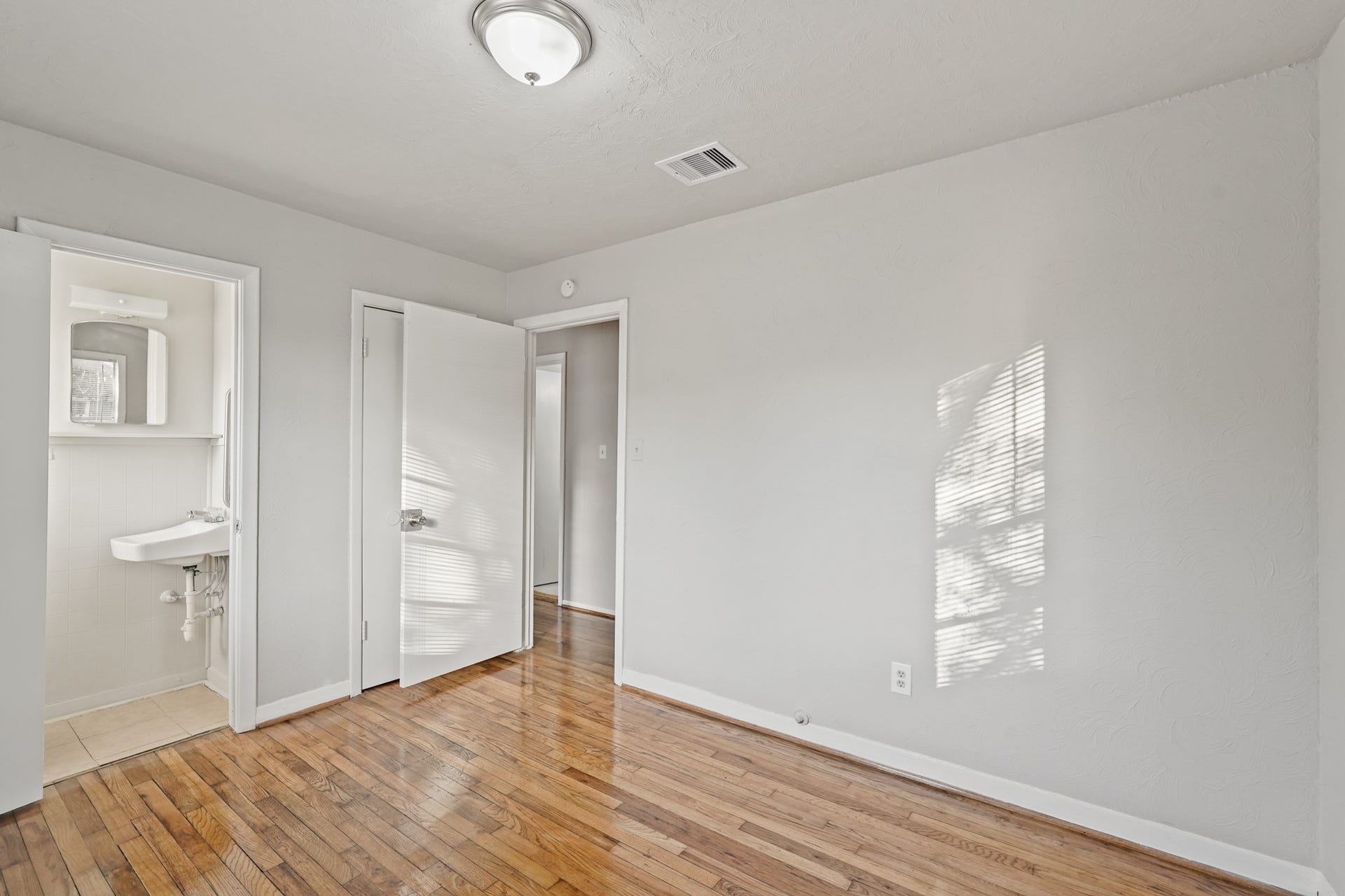 4418 Hirsch Road, Houston, TX 77026 4418 Hirsch Road, Houston, TX 77026