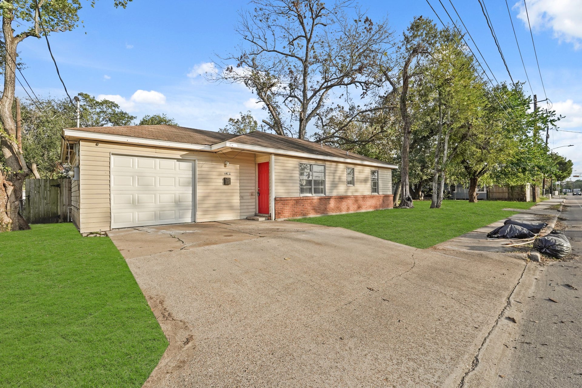 4418 Hirsch Road, Houston, TX 77026 4418 Hirsch Road, Houston, TX 77026