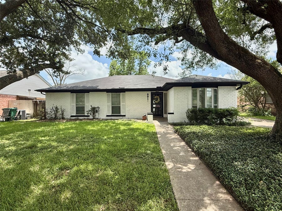Property photo for 8911 Hendon Lane, Houston, TX