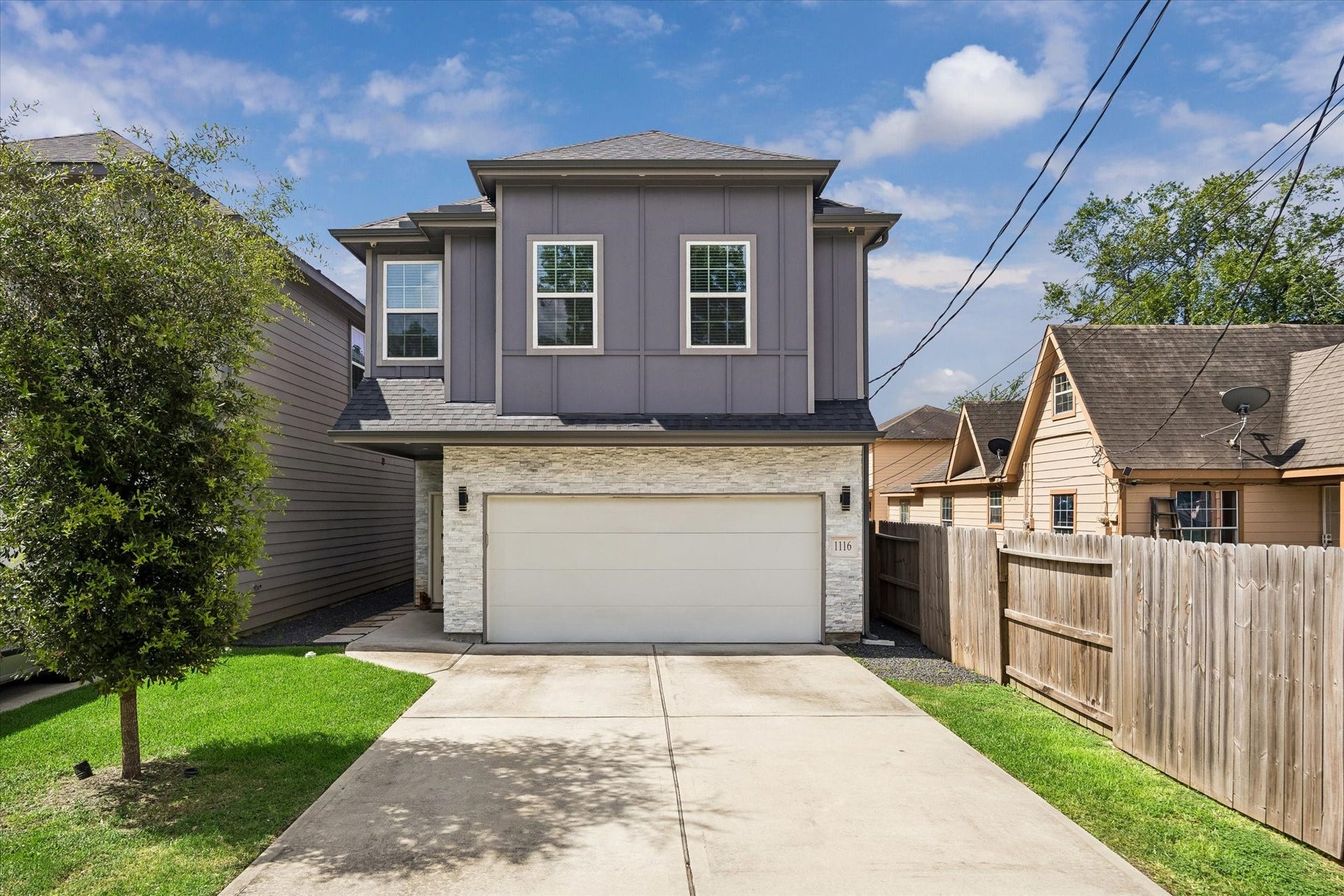 1116 Bennington Street, Houston, TX 77022 Prime location minutes from 610, The Heights & downtown. Must see!