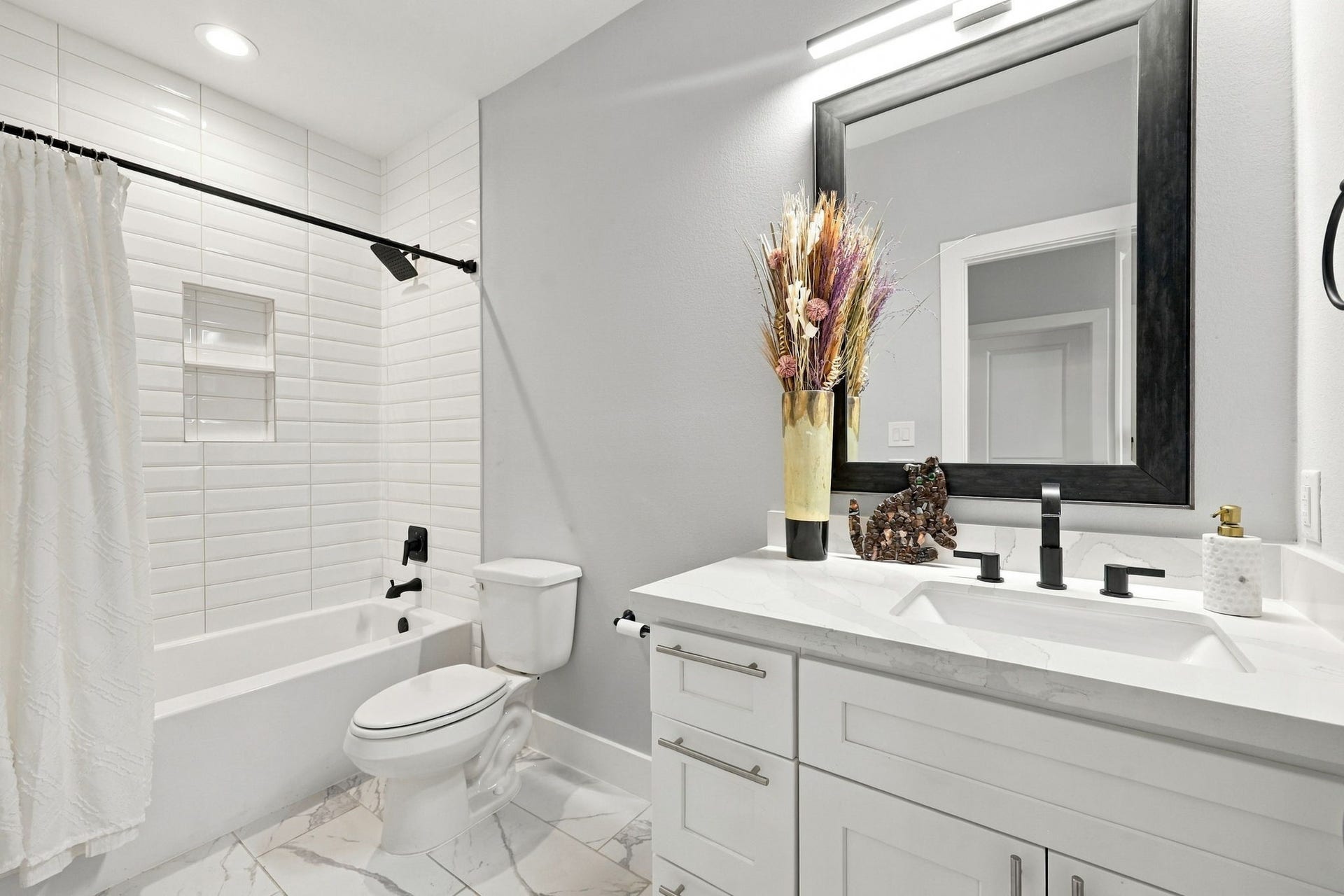 1116 Bennington Street, Houston, TX 77022 Secondary bathroom conveniently located on the second floor with tub/shower combination, white subway tile and contemporary finishes.