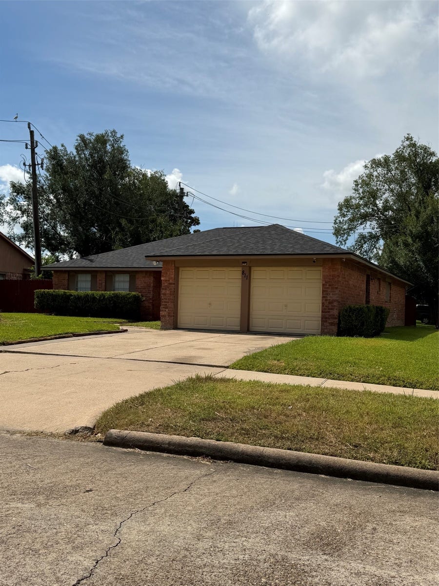 Property photo for 811 Whispering Pine Drive, Missouri City, TX