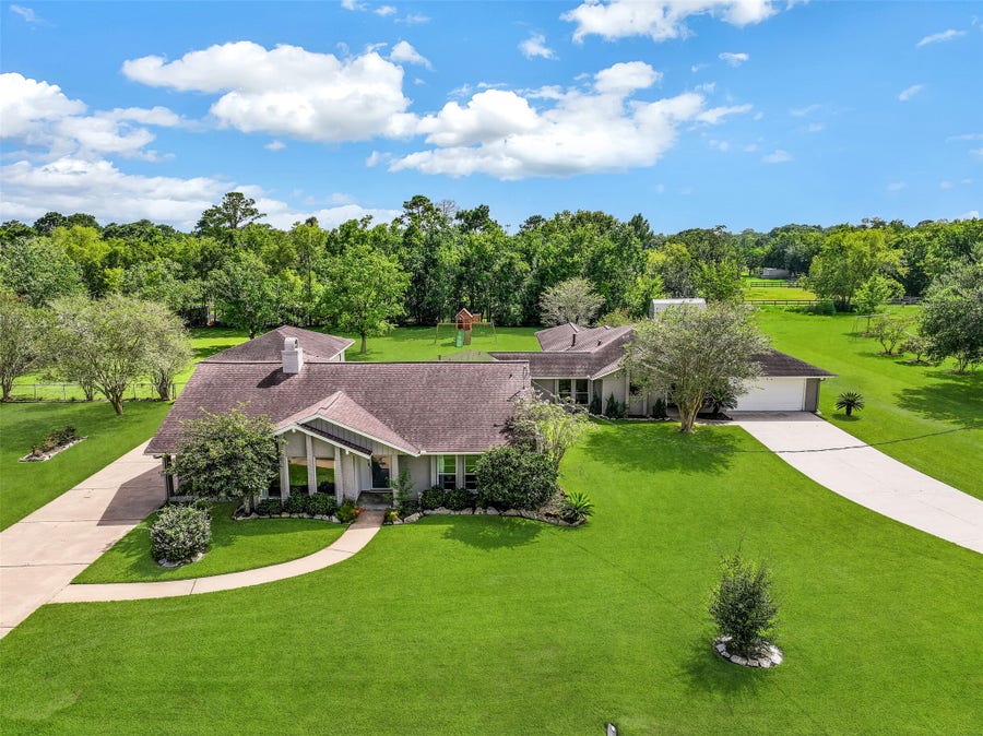 Property photo for 304 Chester Drive, Friendswood, TX
