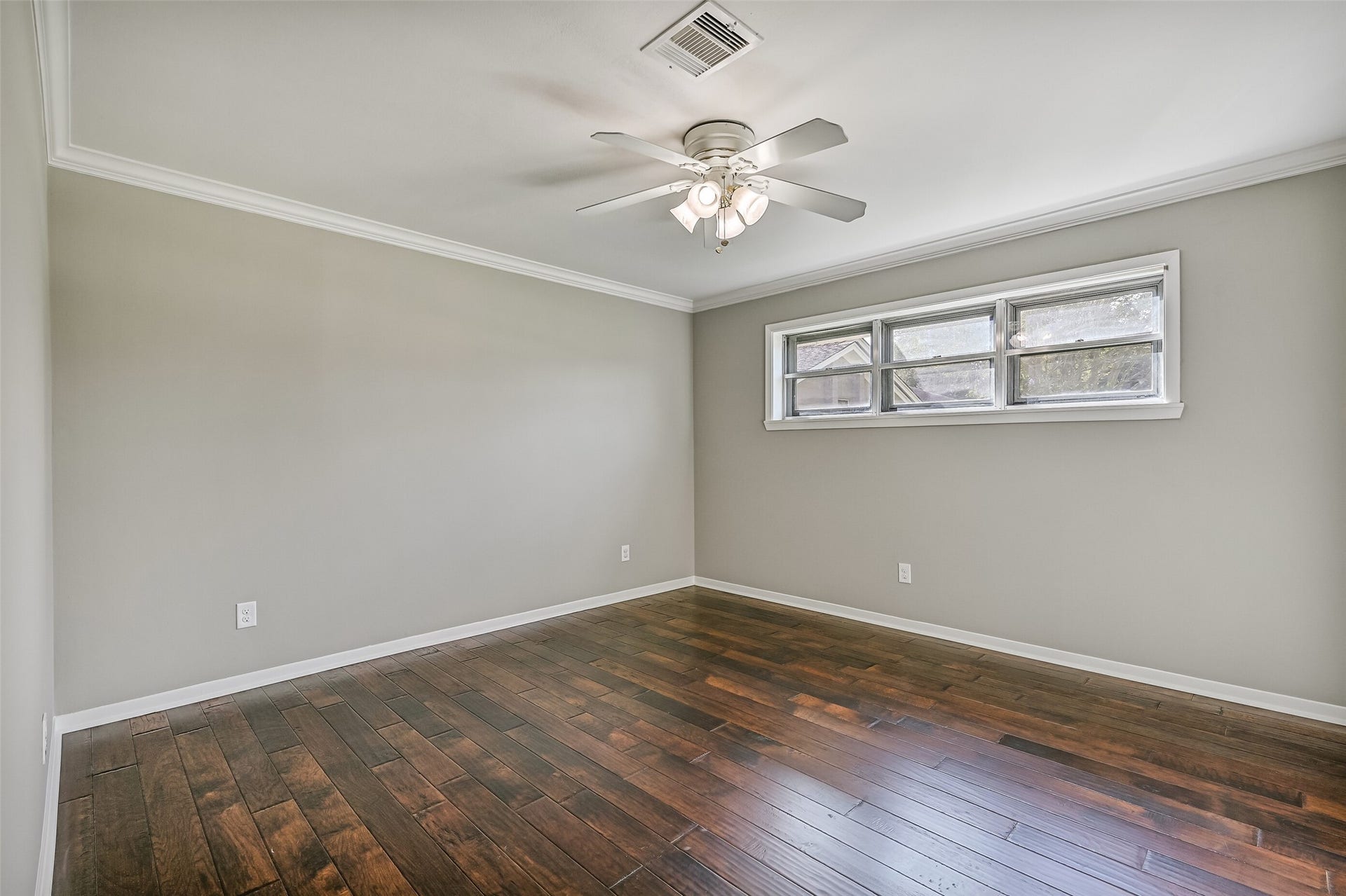 304 Chester Drive, Friendswood, TX 77546 Bedroom 2 First Residence:
Another secondary bedroom boasts handsome wood flooring, neutral paint trimmed with crown molding, a lighted ceiling fan, two double-door closets, and windows providing natural light.