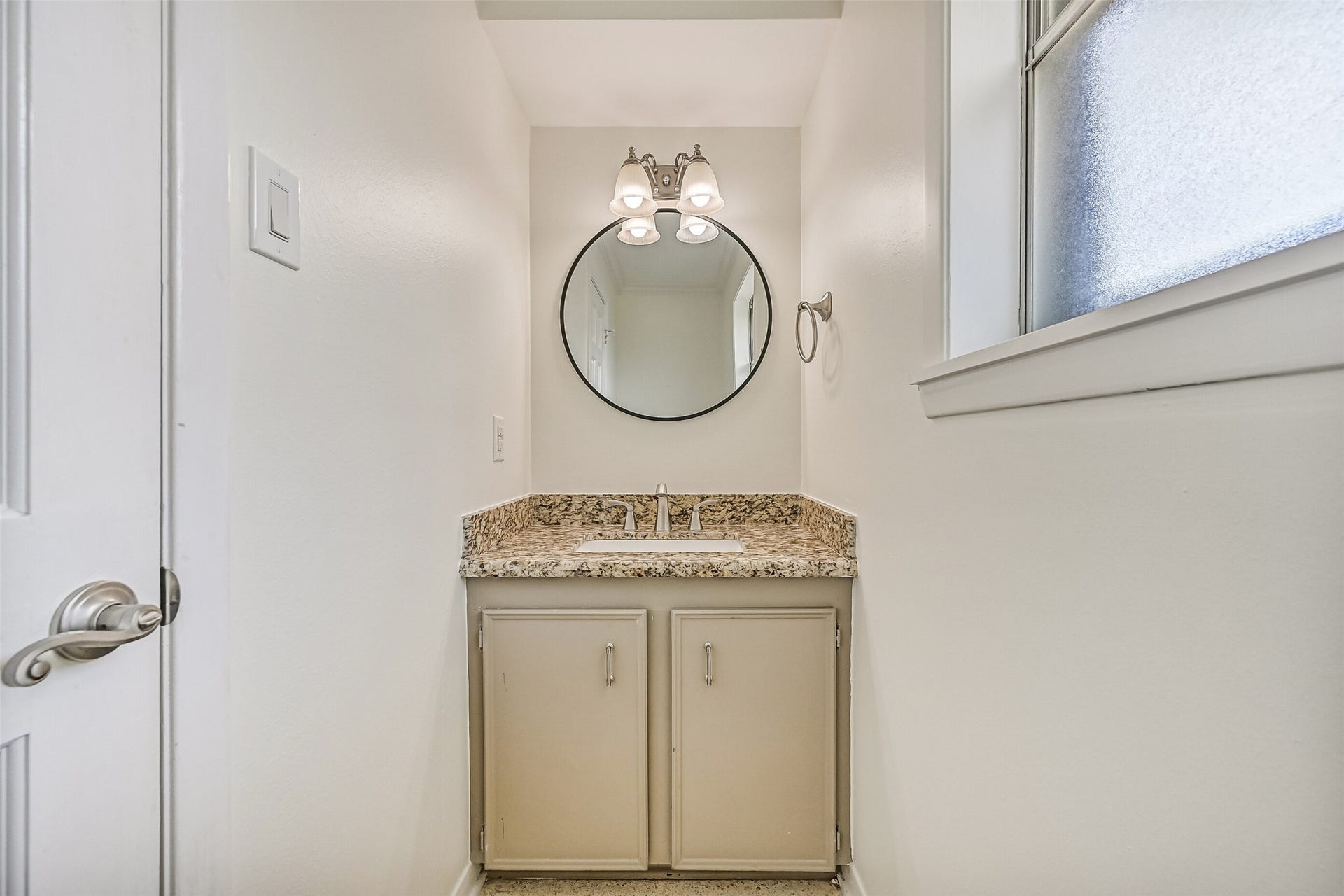 304 Chester Drive, Friendswood, TX 77546 Mudroom & Half Bath First Residence:
Just inside the rear entry and off of the kitchen, this well-designed mudroom offers built-in cabinetry and ample storage, creating an ideal drop zone with convenient access, as well as a half bathroom.