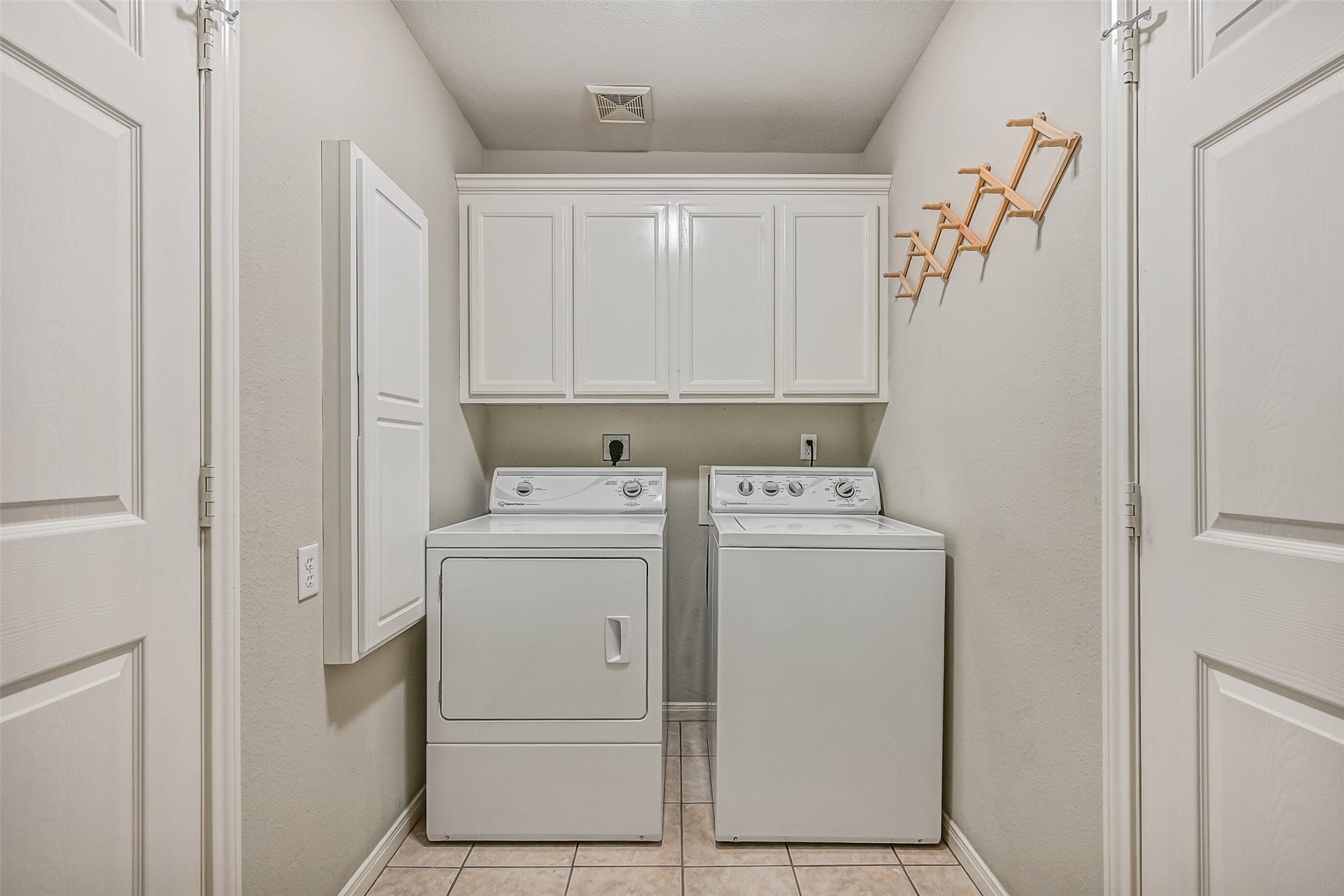 304 Chester Drive, Friendswood, TX 77546 Utility Room Second Residence:
A dedicated utility room boasts washer and dryer connections, overhead cabinetry, and a built-in ironing board for everyday convenience. A bonus storage closet adds extra functionality, and direct access to the attached two-car garage enhances ease of use and efficient daily flow.