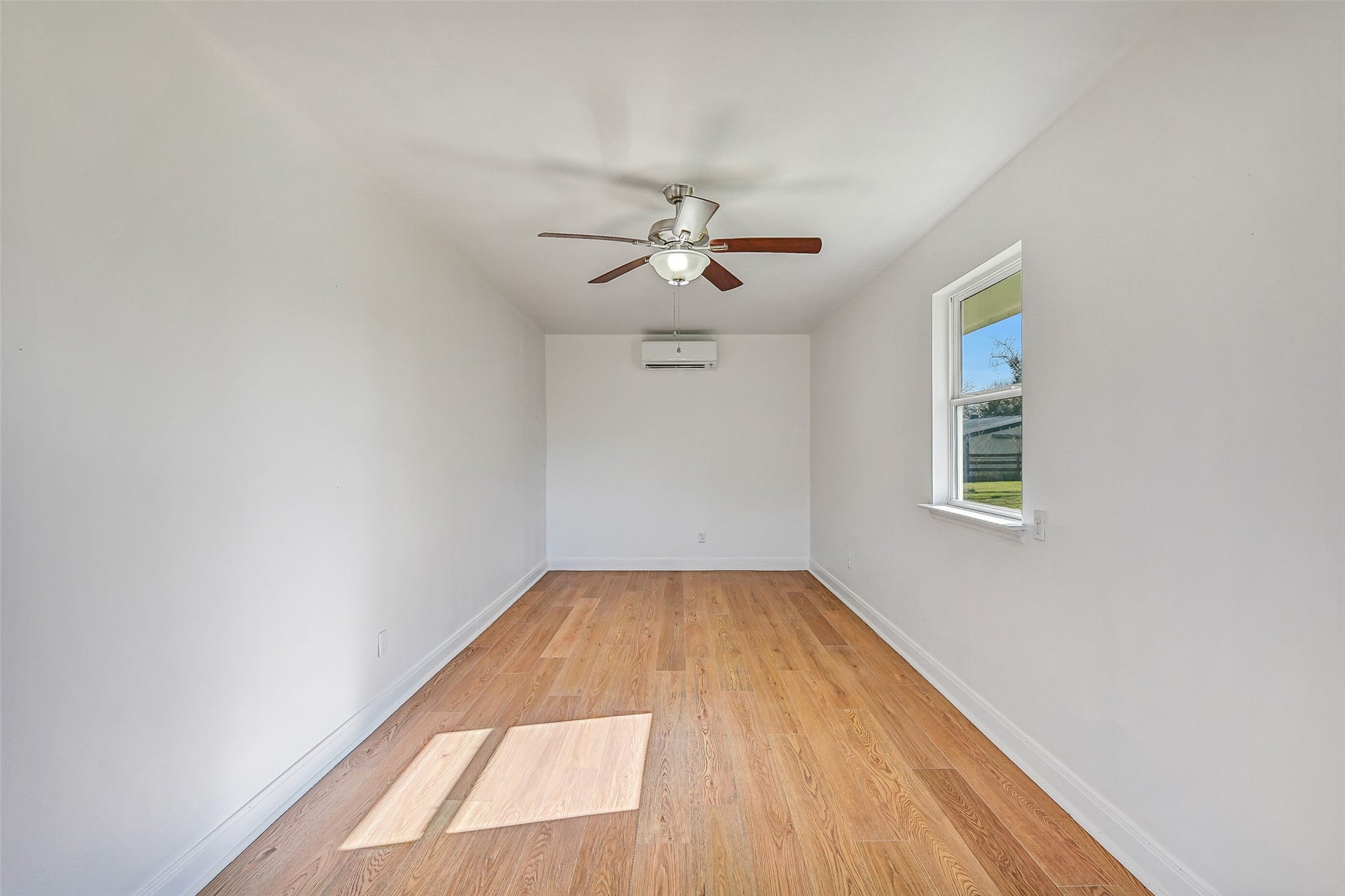 304 Chester Drive, Friendswood, TX 77546 Bonus Room:
This finished and air-conditioned bonus space is accessed via a dedicated exterior door and offers additional flexible square footage. Featuring wood-look flooring, a ceiling fan, and natural light from a window, the room has previously been used as a craft room and would also function well as a hobby space, studio, or private workspace.