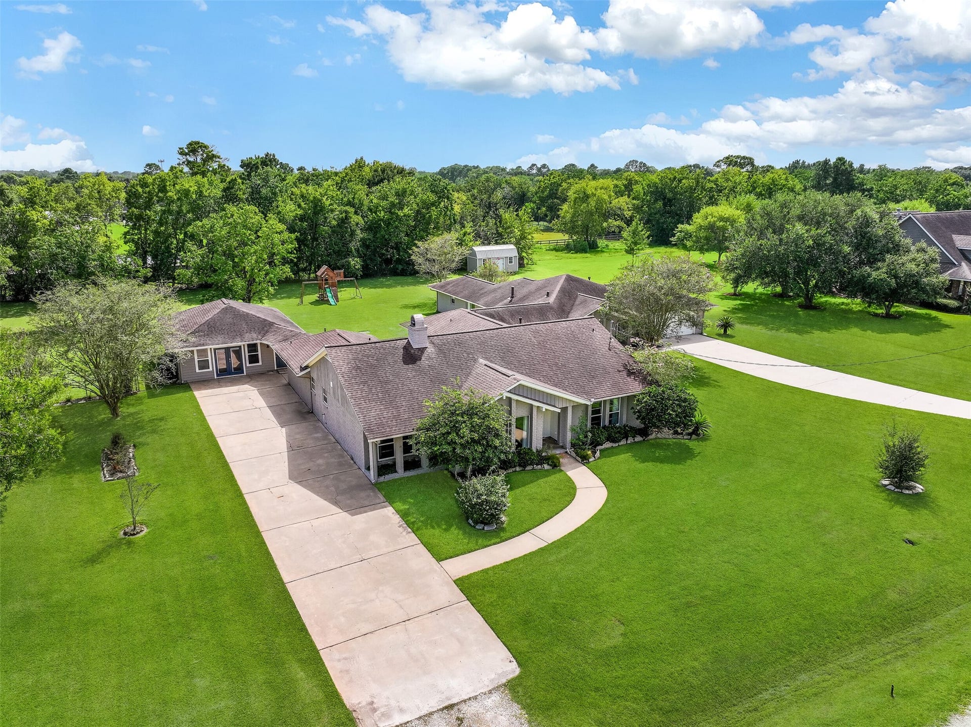 304 Chester Drive, Friendswood, TX 77546 Front / Driveway First Residence:
A double wide driveway offering ample parking leads to the former two-car detached garage that has been converted into a finished, air-conditioned bonus space, ideal for use as an art studio, music room, gym, or home office.