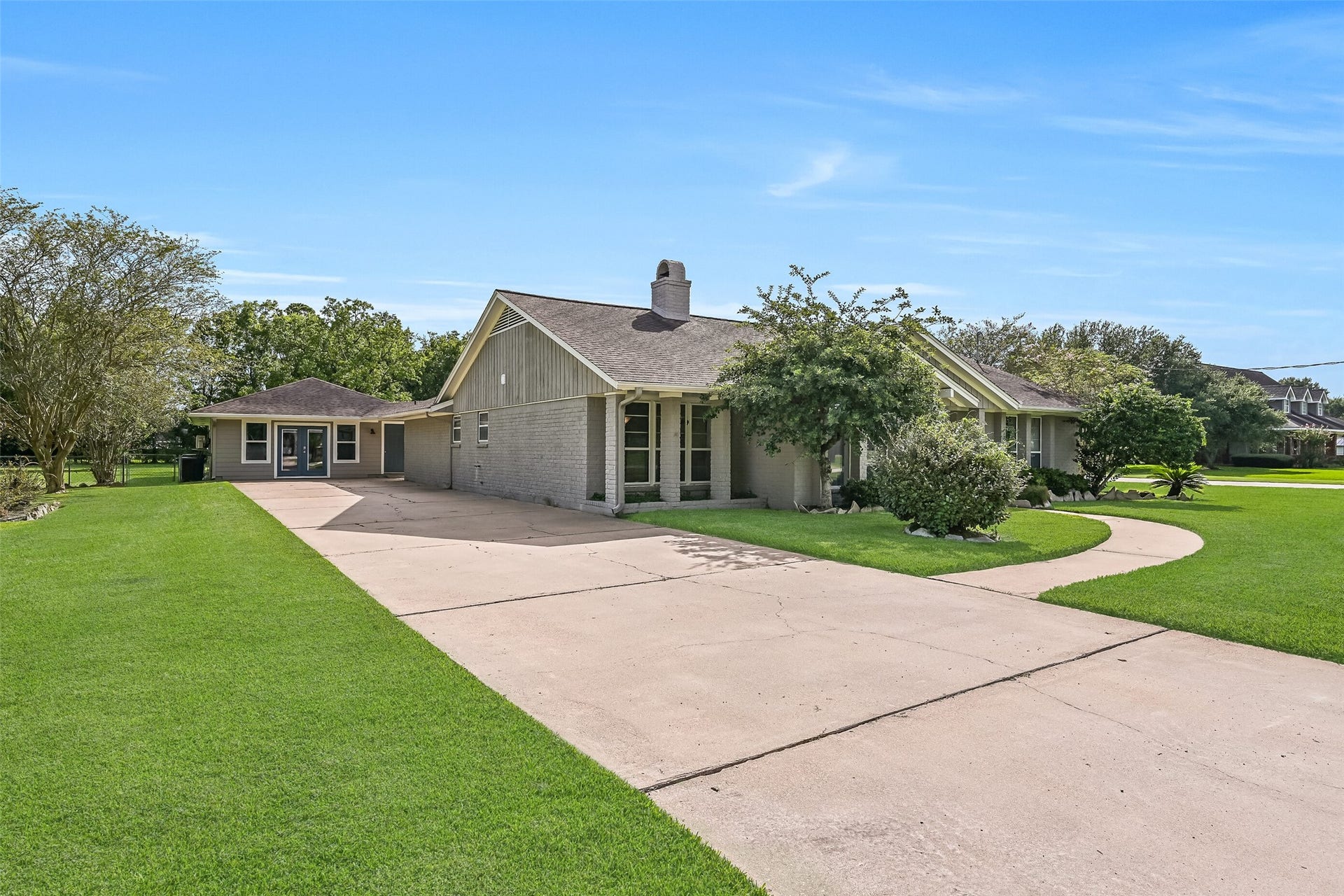 304 Chester Drive, Friendswood, TX 77546 Front / Driveway / Converted Garage First Residence:
A double wide driveway offering ample parking leads to the former two-car detached garage that has been converted into a finished, air-conditioned bonus space, ideal for use as an art studio, music room, gym, or home office.
