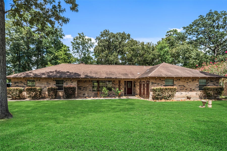 Property photo for 71 Hiwon Drive, Conroe, TX