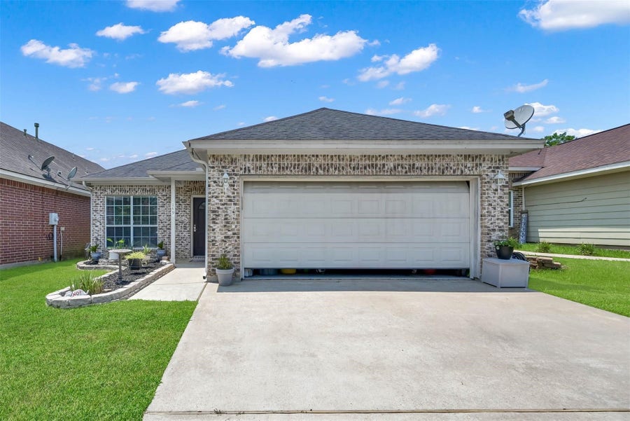 Property photo for 149 Snug Harbor Drive, Conroe, TX
