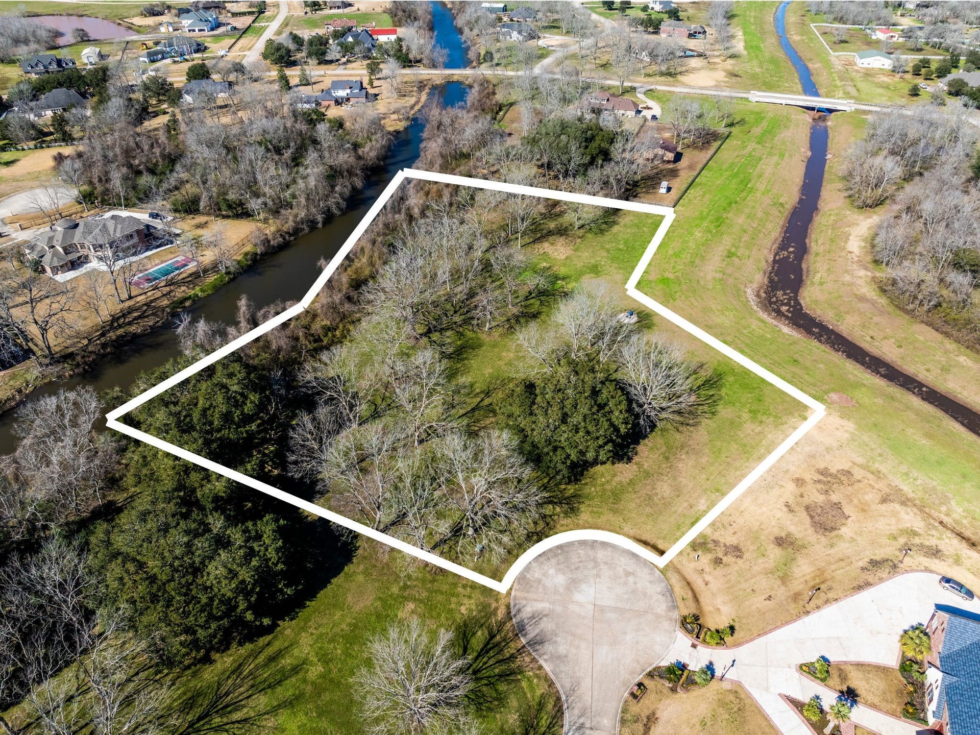 606 Oyster Shell Court, Missouri City, TX 77459 Welcome to 606 Oyster Shell Ct. This 4+ acre lot is ready for your dream home