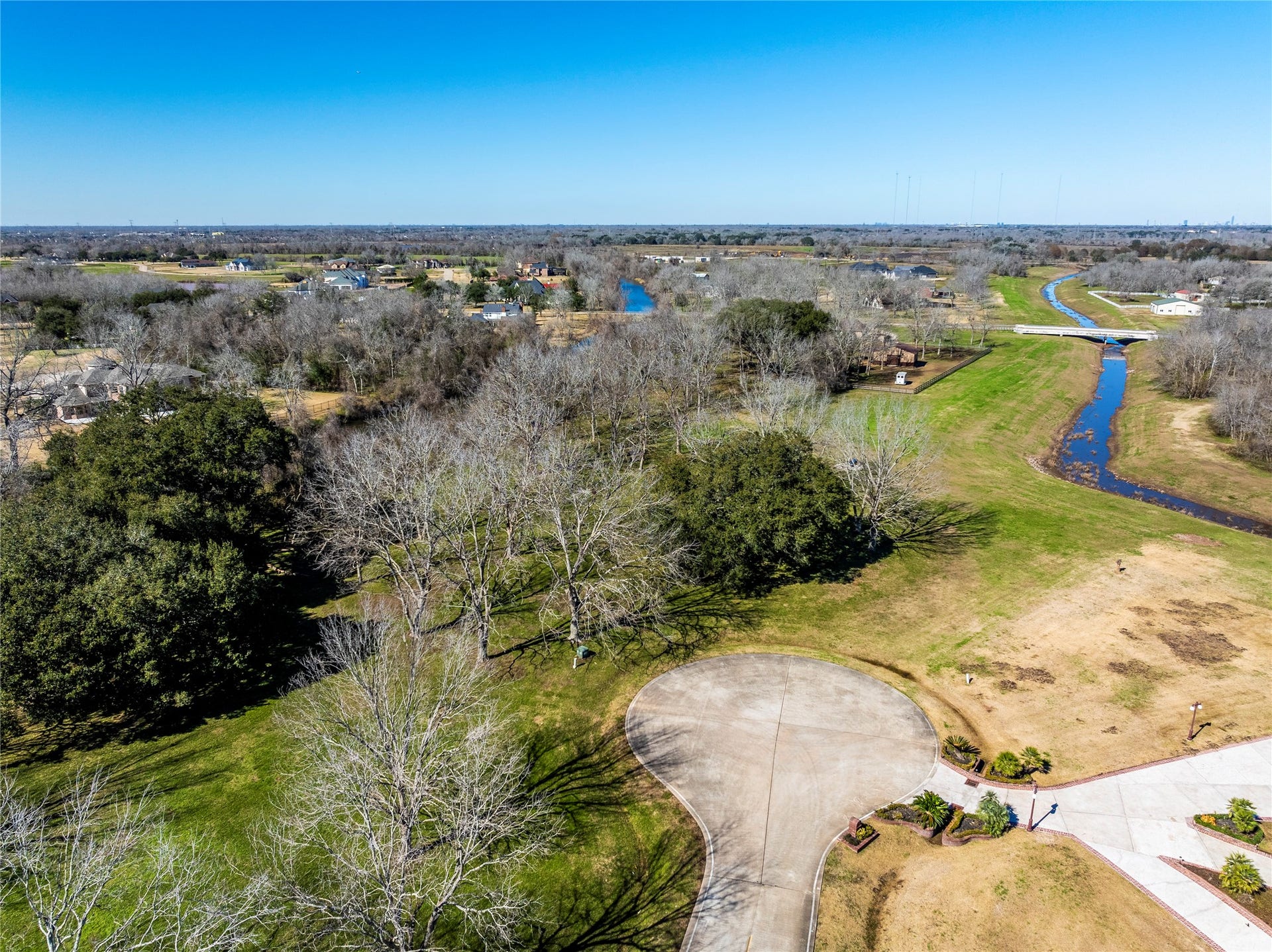 606 Oyster Shell Court, Missouri City, TX 77459 The lot is located in a cul-de-sac in Sienna Point