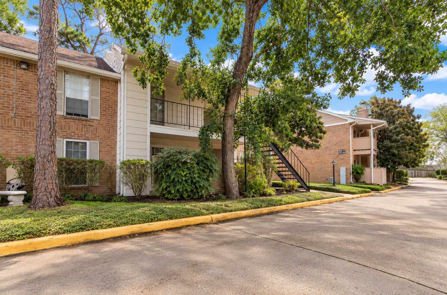 2800 Jeanetta Street, #2207, Houston, TX 77063 Charming apartment complex nestled among mature trees, featuring brick exteriors and private balconies. Enjoy a peaceful, landscaped setting with convenient access to nearby amenities.