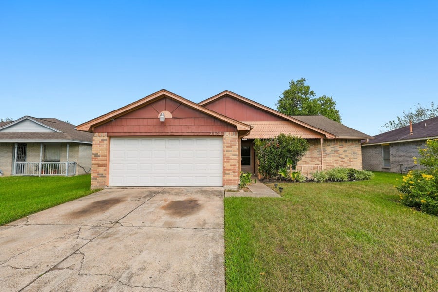 Property photo for 2202 W Greens Road, Houston, TX