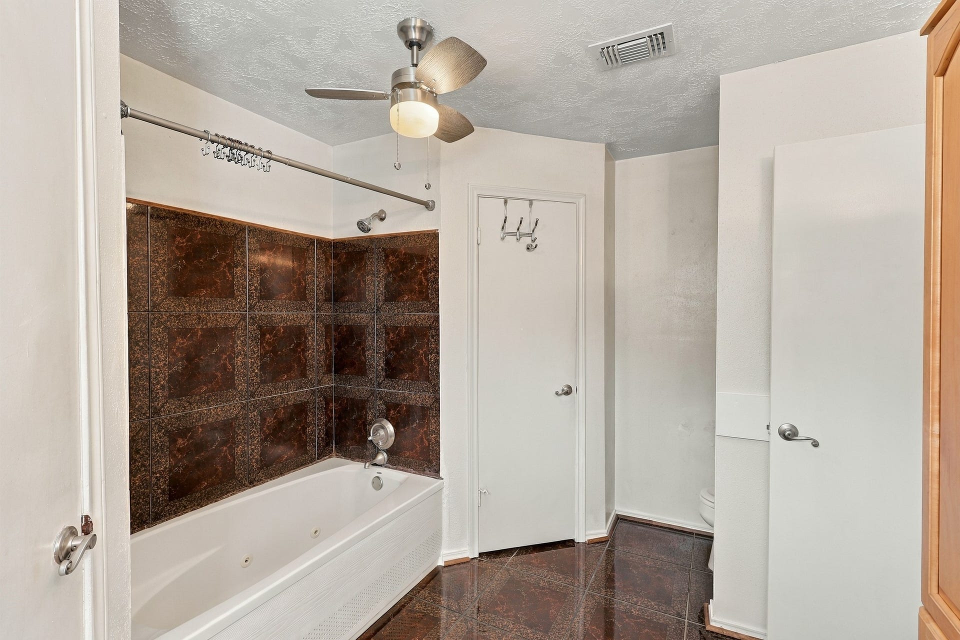 2202 W Greens Road, Houston, TX 77067 2202 W Greens Road, Houston, TX 77067