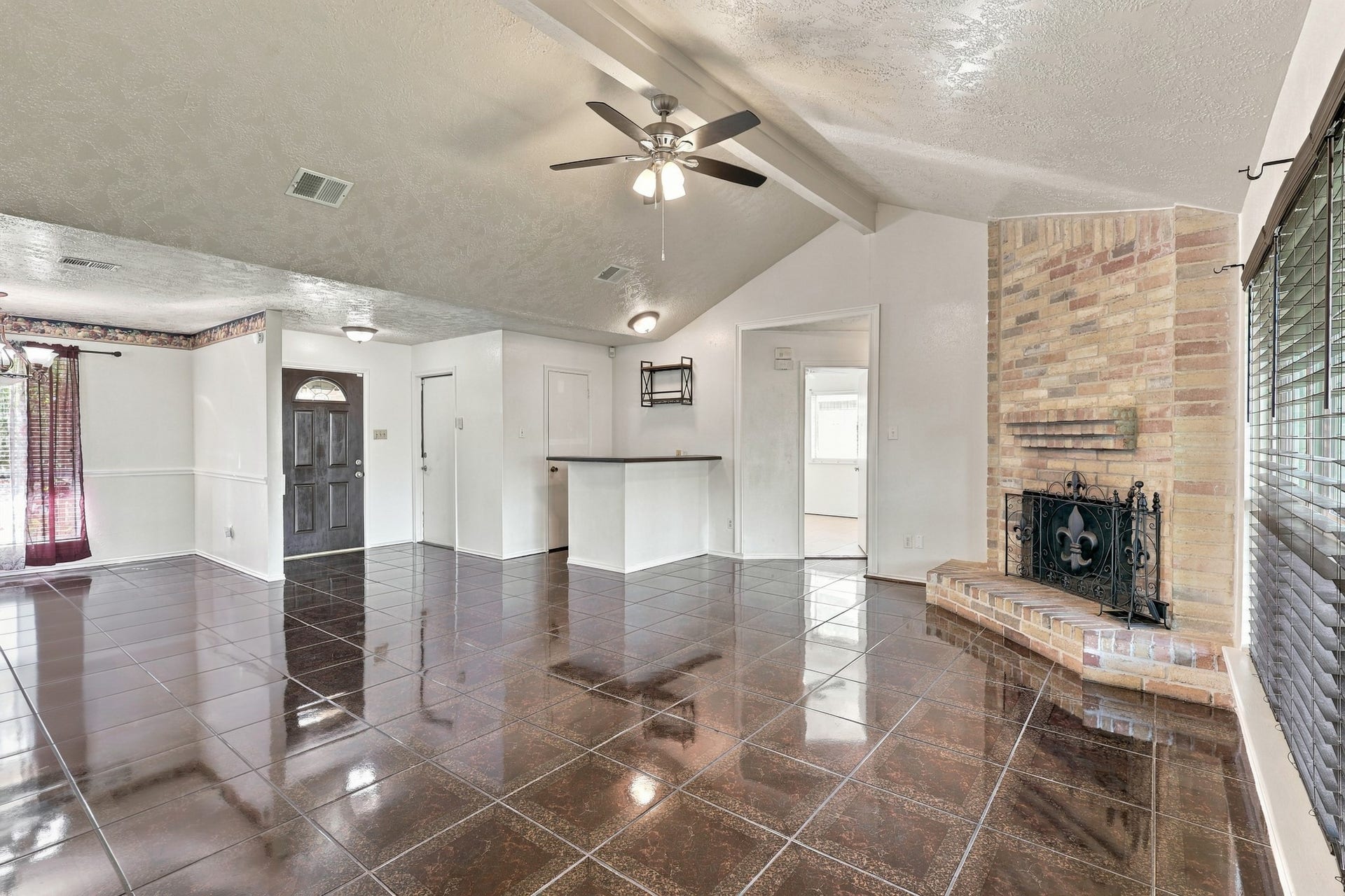 2202 W Greens Road, Houston, TX 77067 2202 W Greens Road, Houston, TX 77067