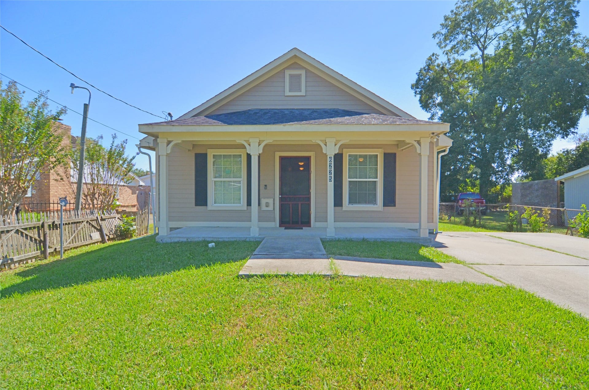 6225 Dickson Avenue, Texas City, TX 77591 6225 Dickson Avenue, Texas City, TX 77591