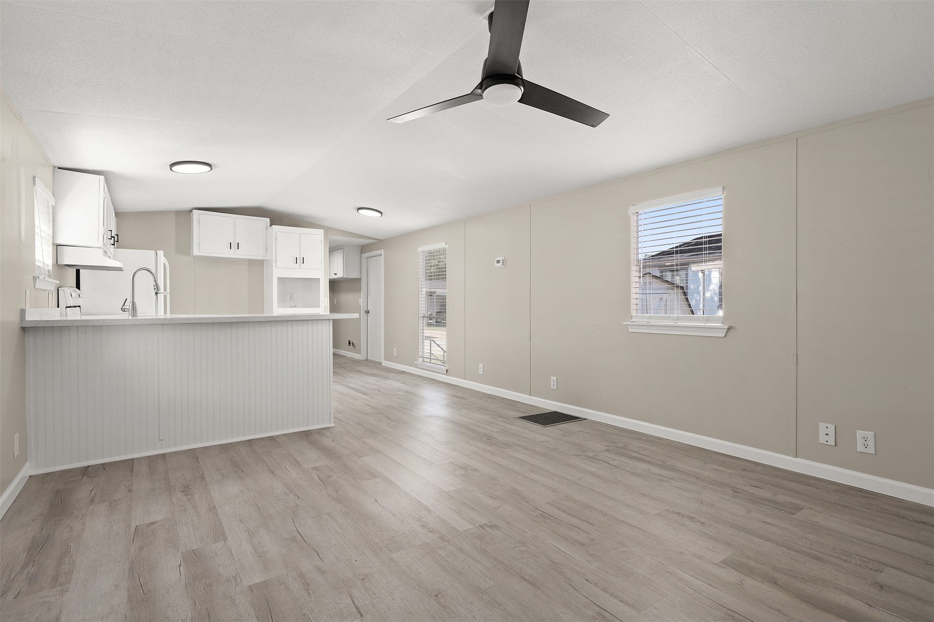 2222 N Austin Avenue, #7, Pearland, TX 77581 2222 N Austin Avenue, #7, Pearland, TX 77581