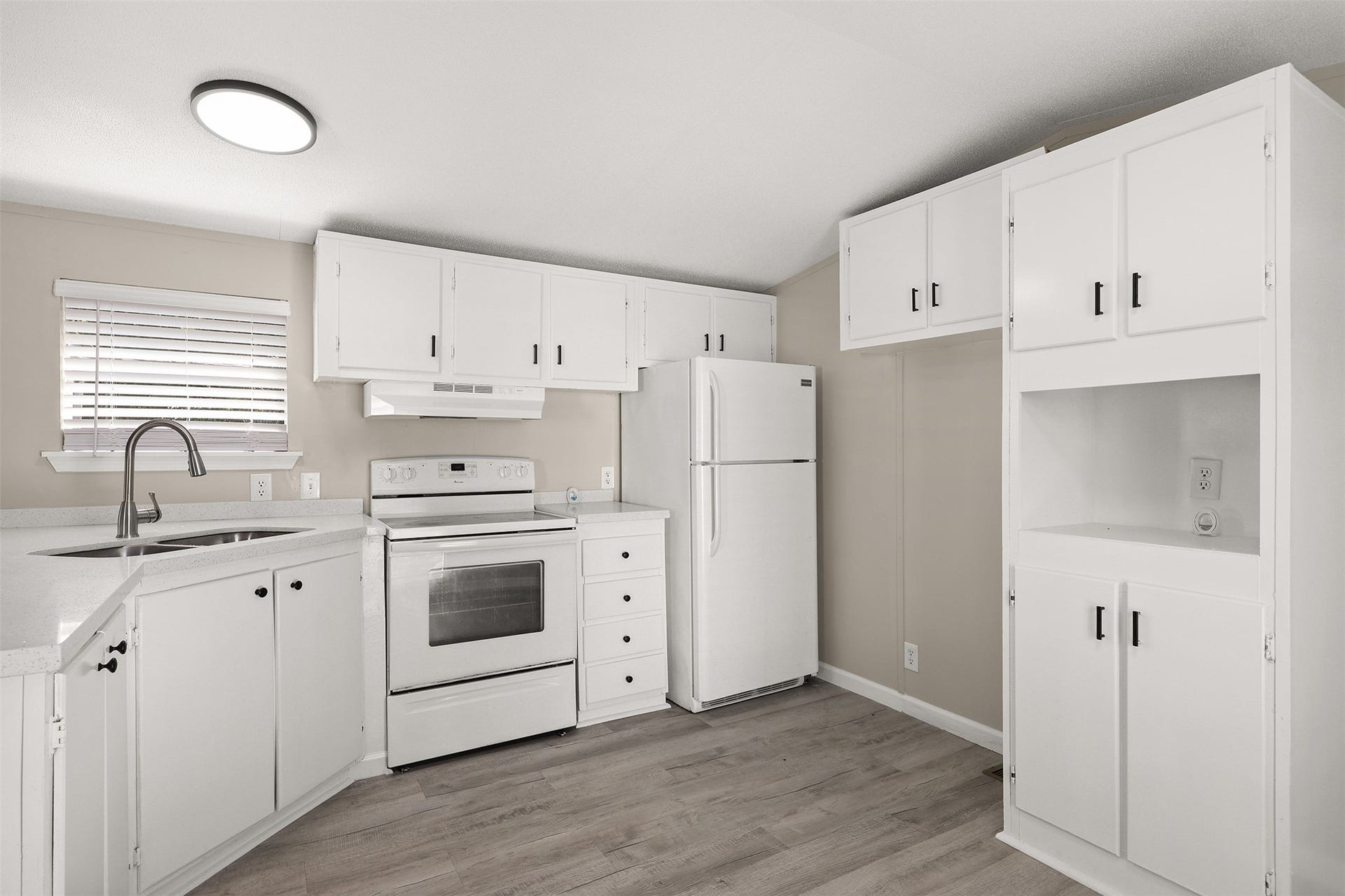 2222 N Austin Avenue, #7, Pearland, TX 77581 2222 N Austin Avenue, #7, Pearland, TX 77581