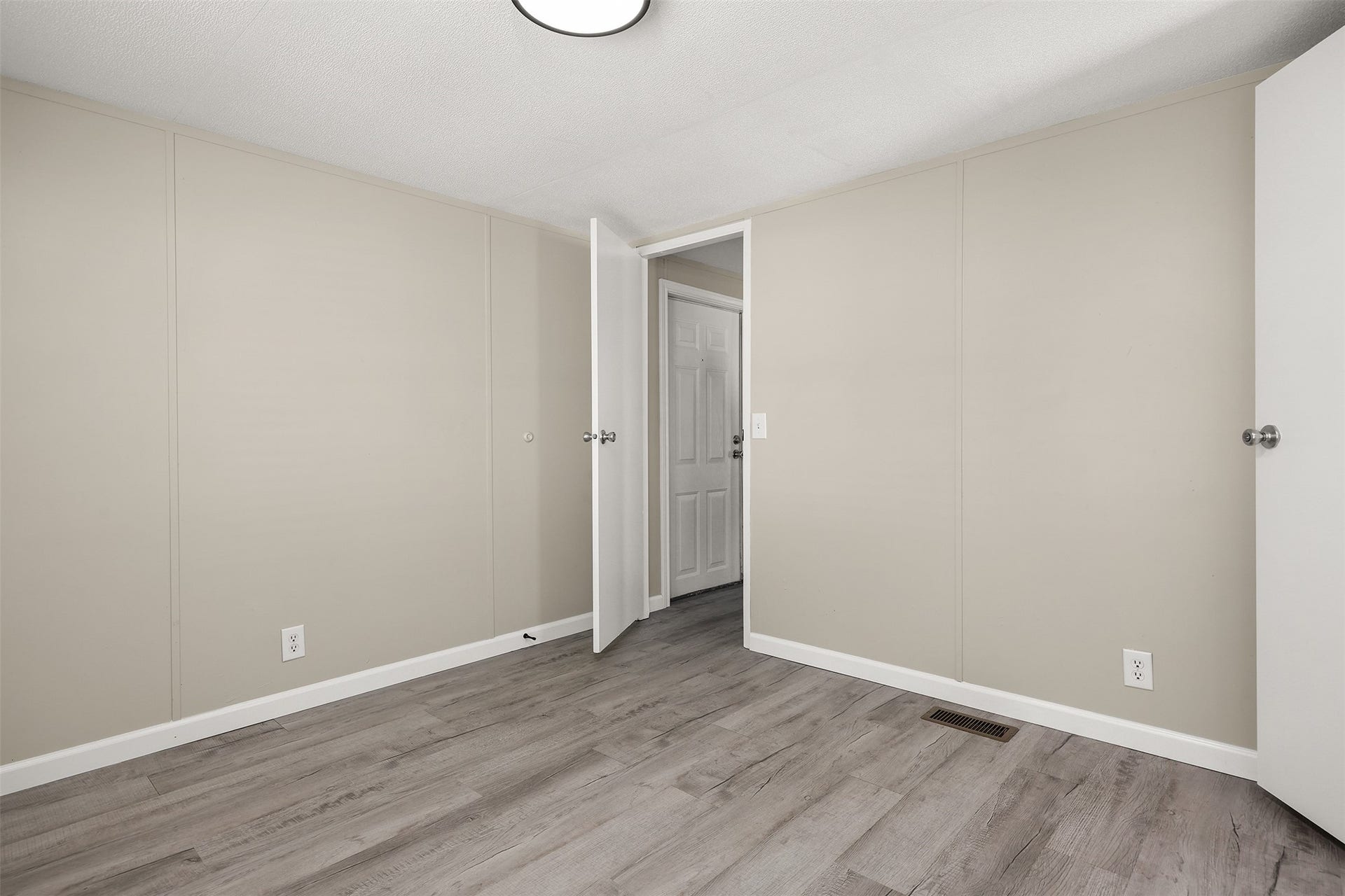 2222 N Austin Avenue, #7, Pearland, TX 77581 2222 N Austin Avenue, #7, Pearland, TX 77581