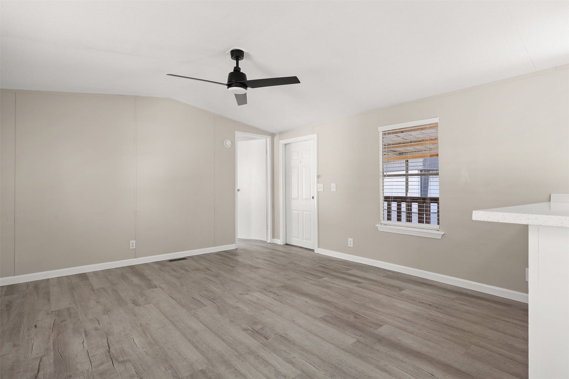 2222 N Austin Avenue, #7, Pearland, TX 77581 2222 N Austin Avenue, #7, Pearland, TX 77581