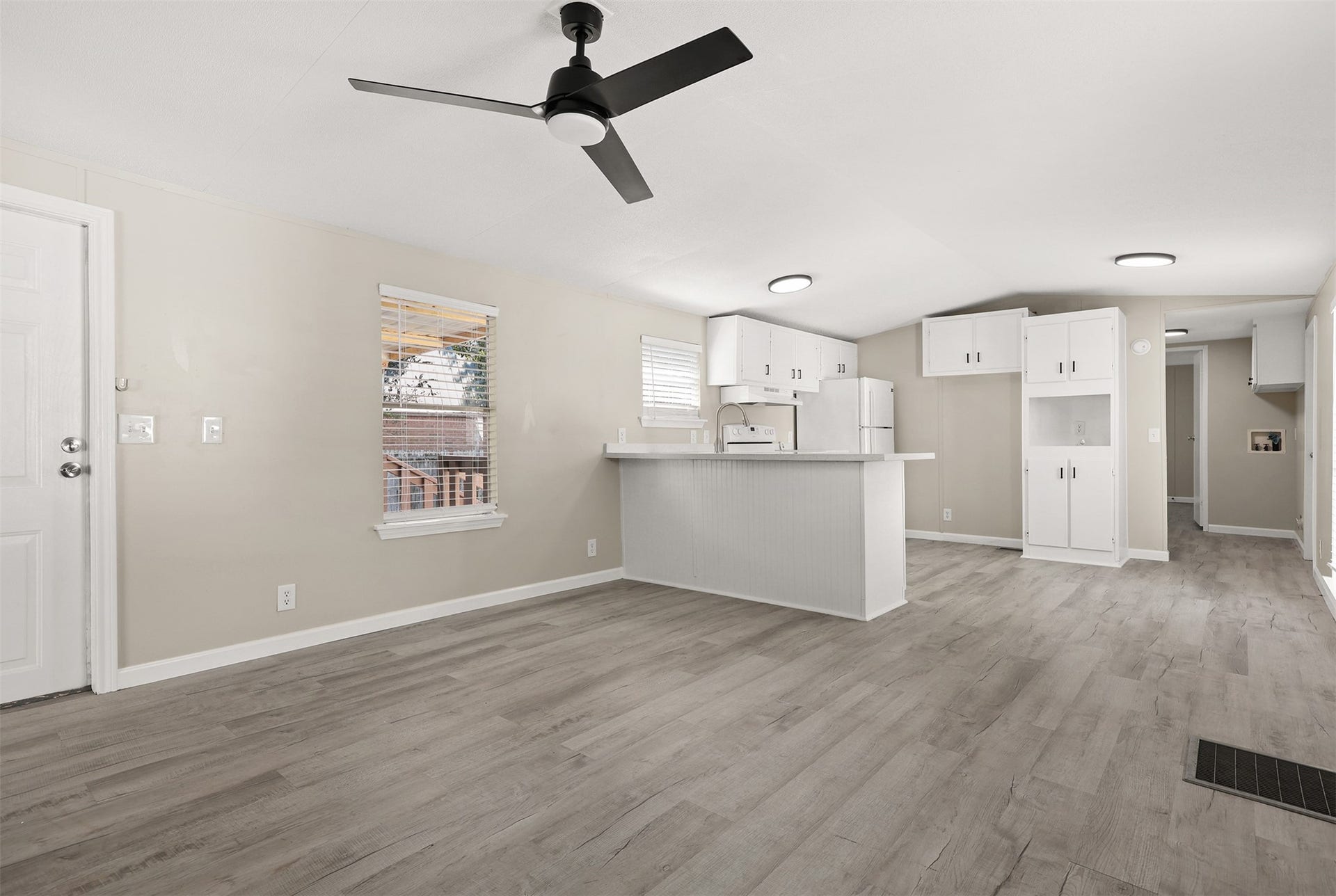 2222 N Austin Avenue, #7, Pearland, TX 77581 2222 N Austin Avenue, #7, Pearland, TX 77581