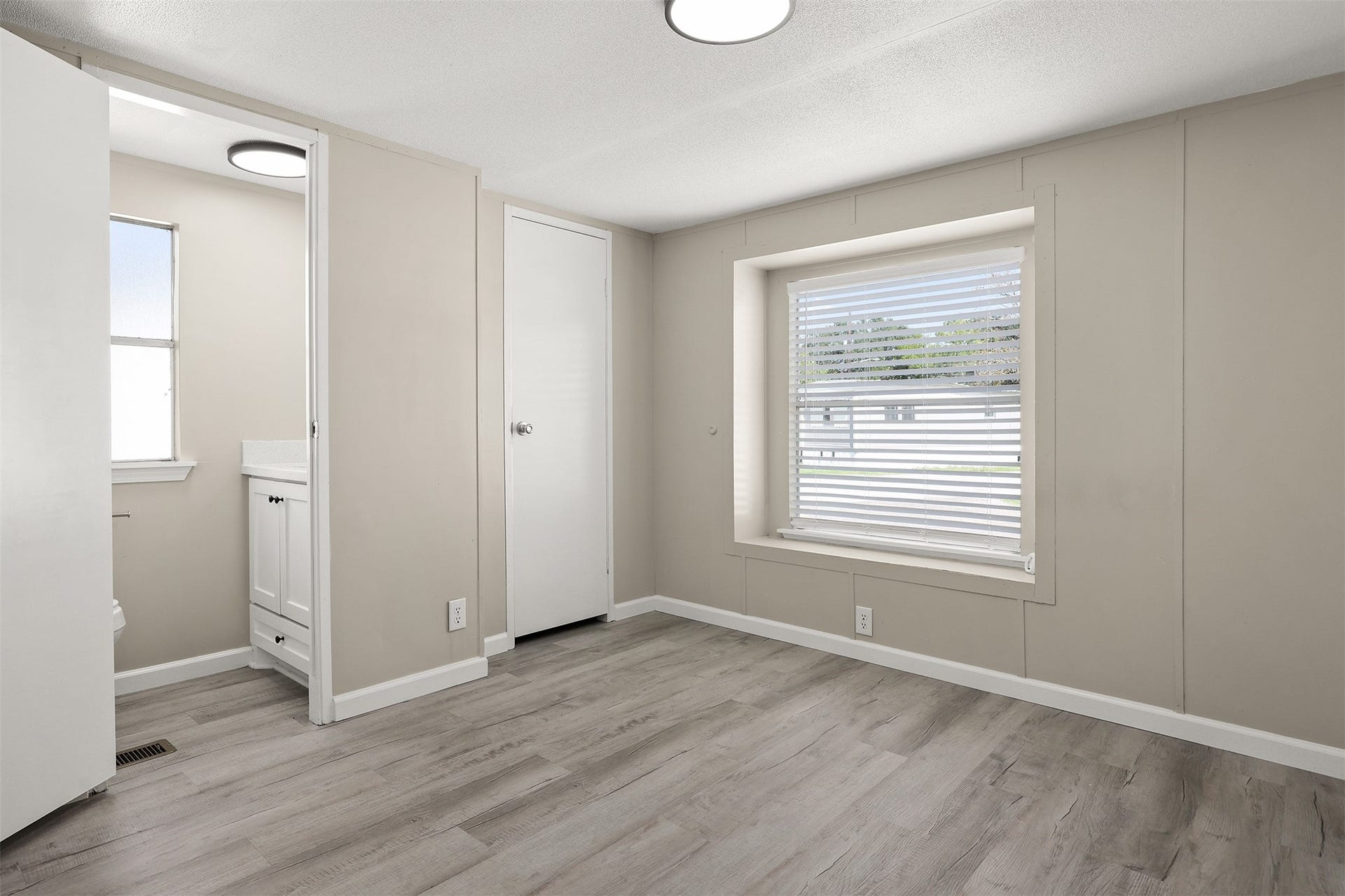 2222 N Austin Avenue, #7, Pearland, TX 77581 2222 N Austin Avenue, #7, Pearland, TX 77581