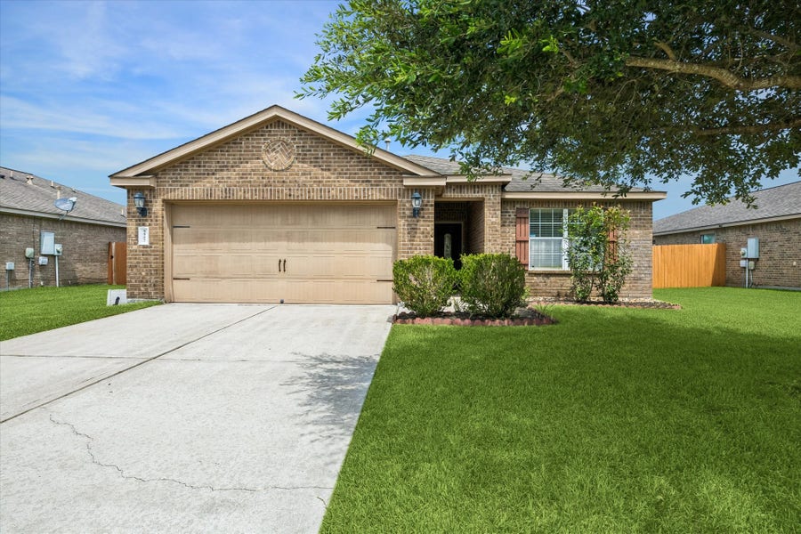 Property photo for 9907 Garnet Springs Drive, Rosharon, TX
