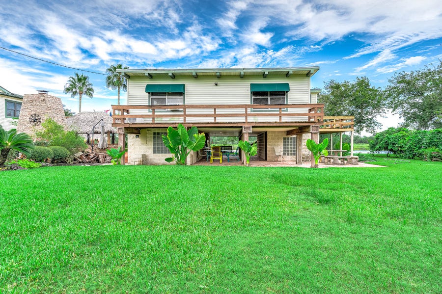 Property photo for 325 Palm Drive, Liverpool, TX