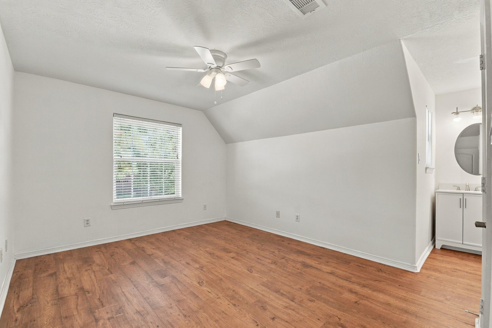 4906 Canterbury Way, Houston, TX 77069 4906 Canterbury Way, Houston, TX 77069