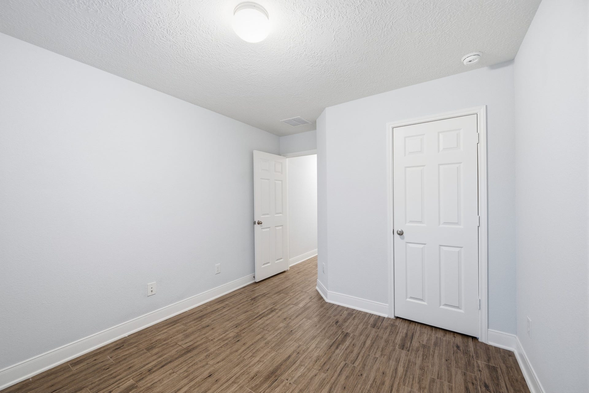 10314 Russell Pines Drive, Rosharon, TX 77583 Bedroom 3 offers a cozy retreat with its sleek flooring and crisp white walls, ready to be personalized to your taste.