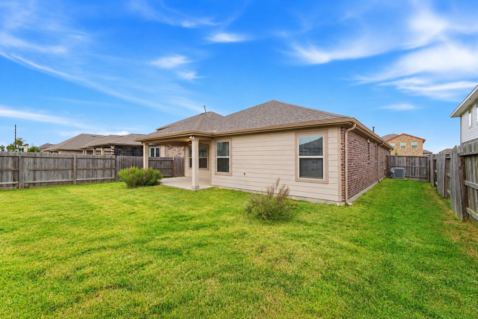 10314 Russell Pines Drive, Rosharon, TX 77583 Spacious and inviting, this backyard boasts lush green grass, perfect for family fun and relaxation.