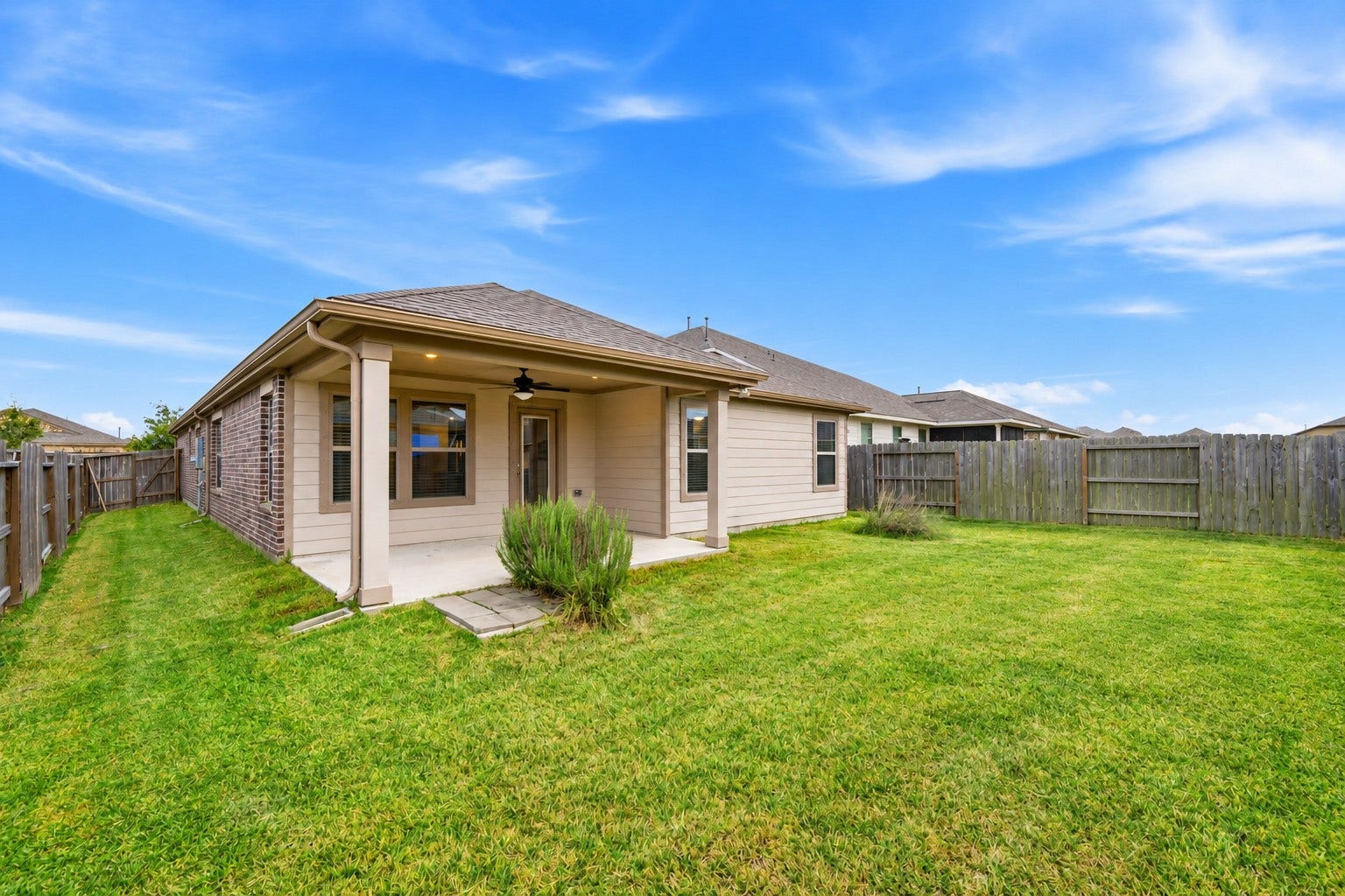 10314 Russell Pines Drive, Rosharon, TX 77583 Experience outdoor bliss in this inviting backyard, featuring a cozy patio perfect for relaxation.