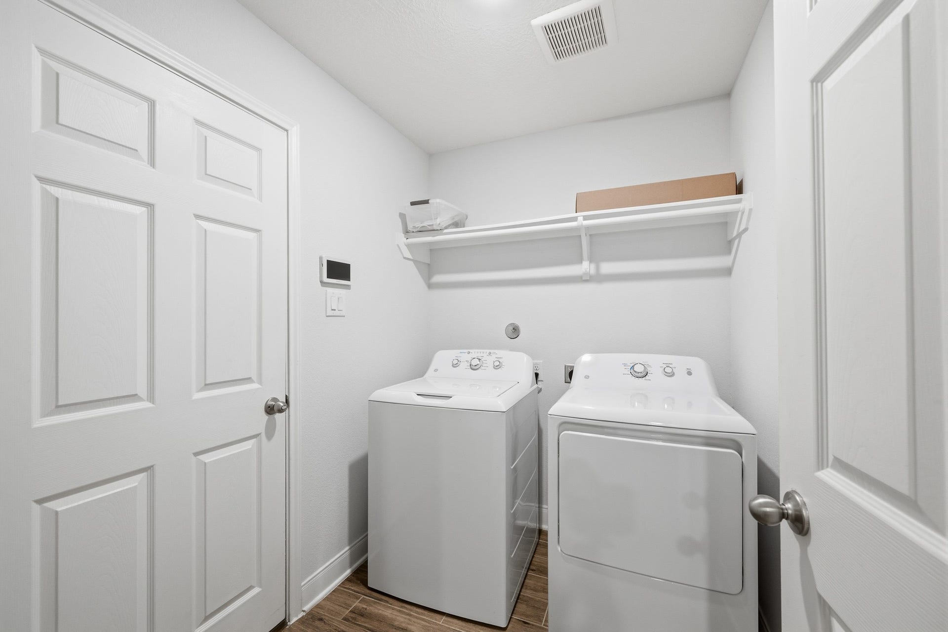 10314 Russell Pines Drive, Rosharon, TX 77583 Streamline your chores in this efficient utility room, featuring modern appliances and convenient shelving for all your laundry needs.