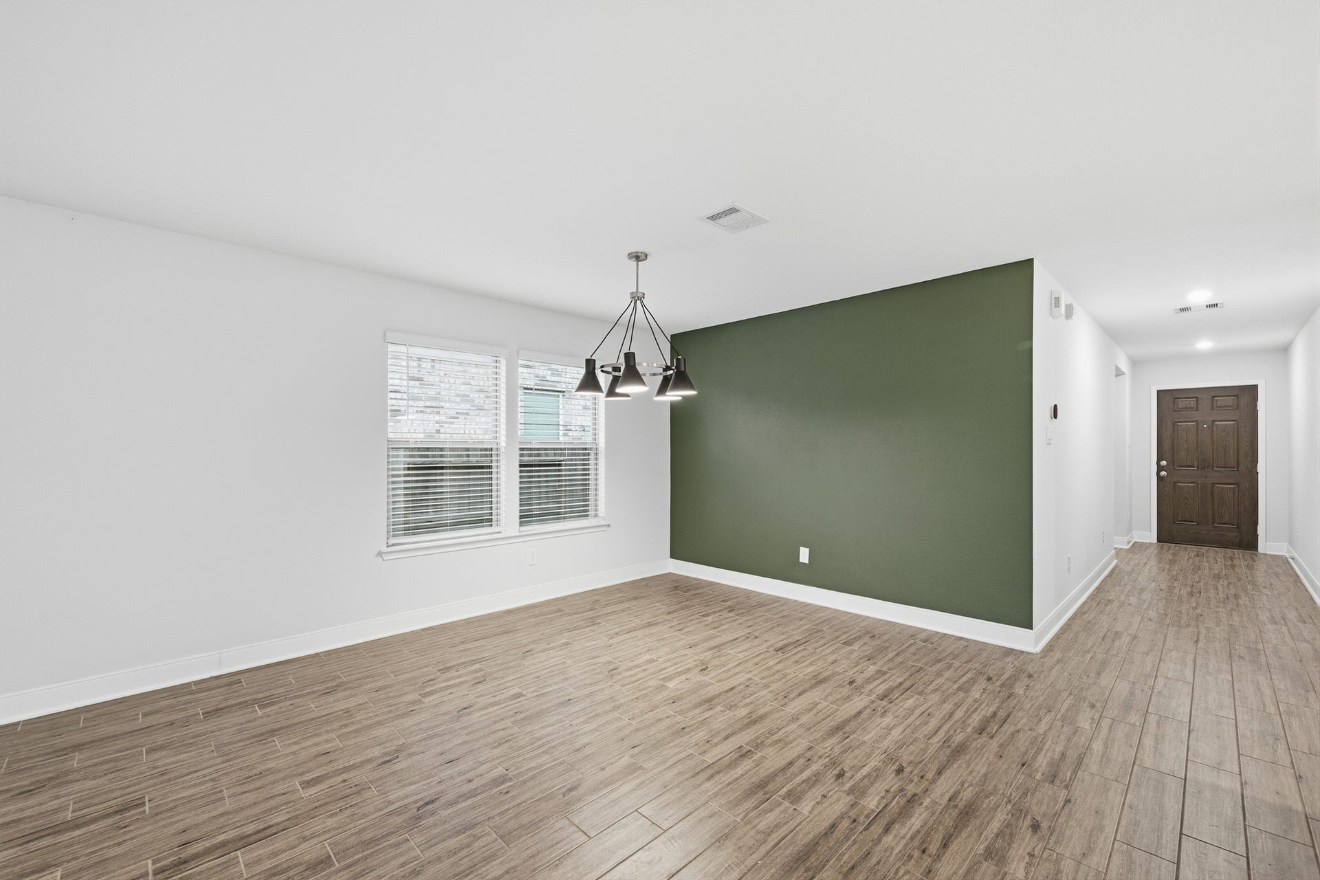 10314 Russell Pines Drive, Rosharon, TX 77583 Bright and inviting, this breakfast area features a stylish modern light fixture and beautiful flooring, perfect for starting your day in comfort.