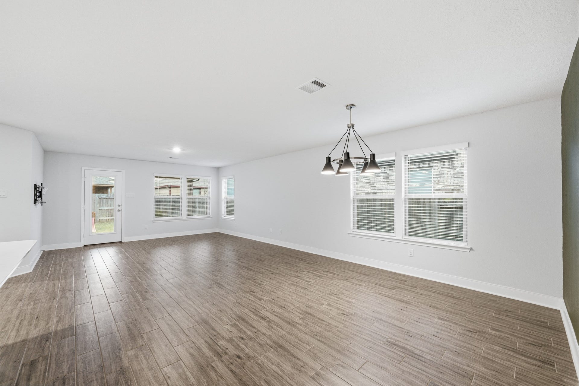 10314 Russell Pines Drive, Rosharon, TX 77583 Expansive living area seamlessly integrates with a cozy breakfast nook, offering the perfect blend of space and comfort for everyday living.