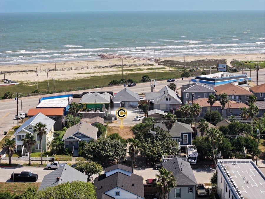 Property photo for 911 Avenue L, Galveston, TX