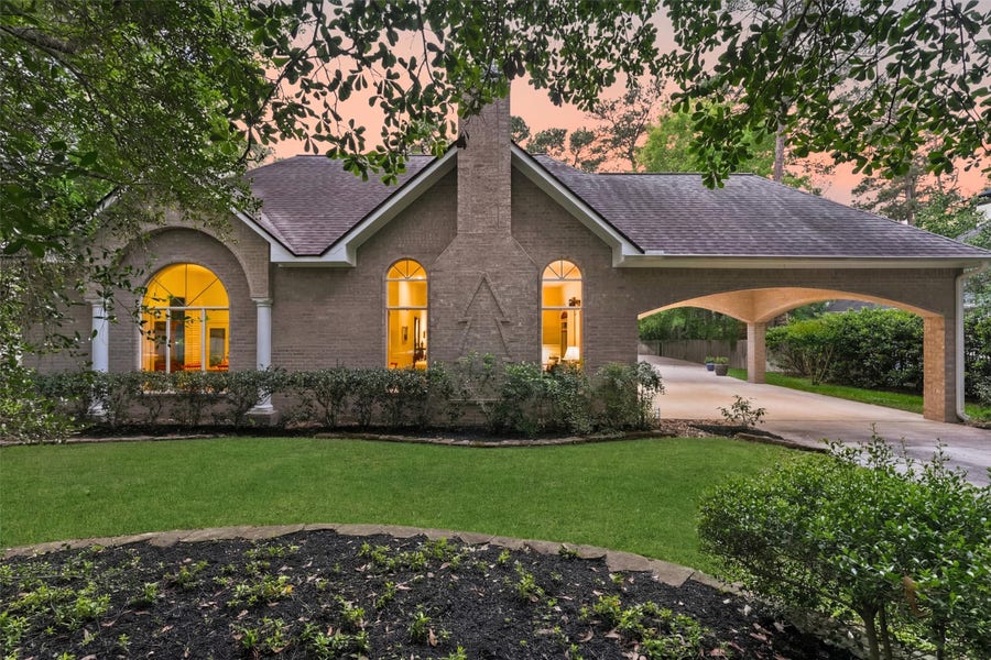Property photo for 31403 Helen Lane, Tomball, TX
