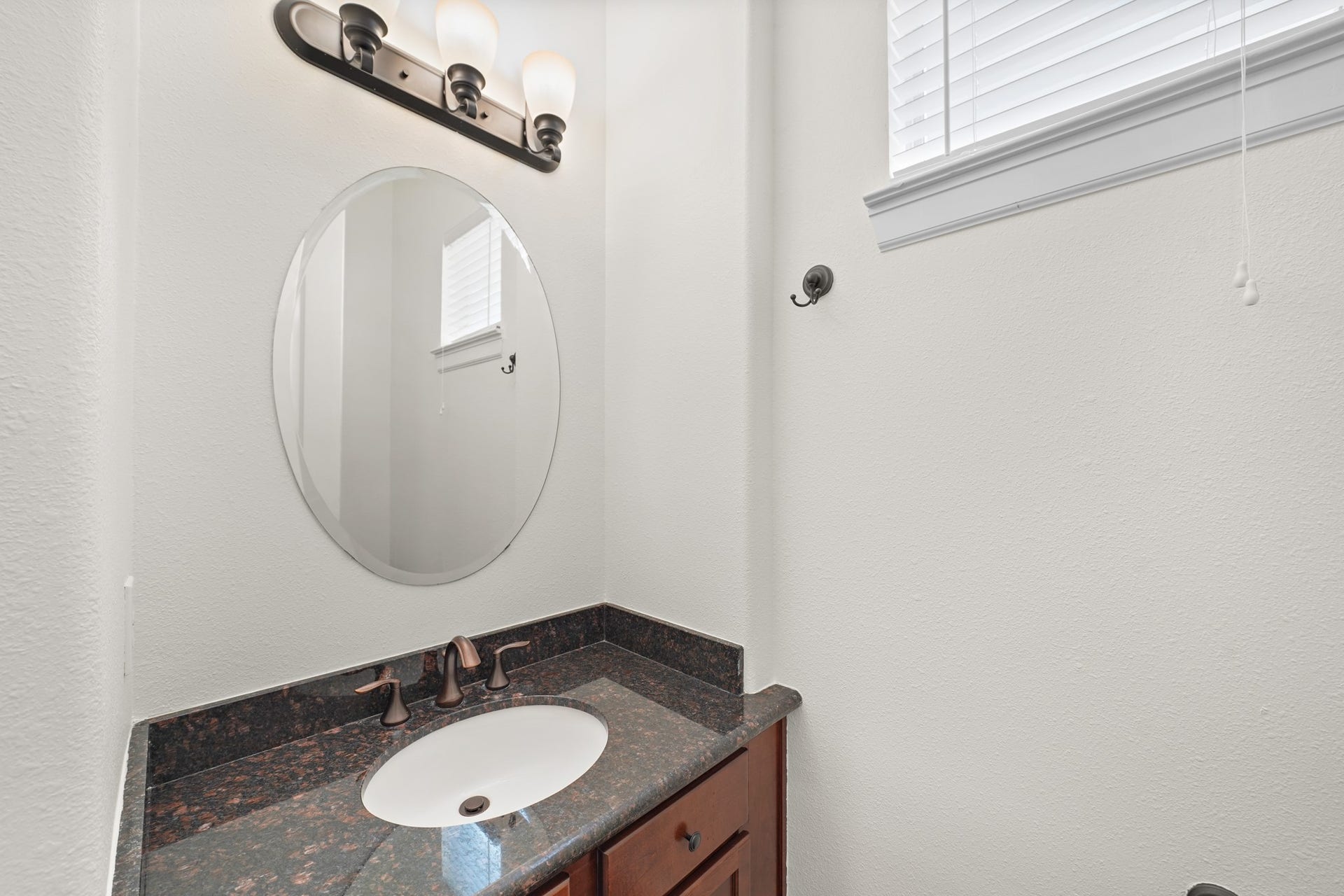 1717 Francis Street, Houston, TX 77004 Well-appointed half bathroom ideal for family, friends, and guests. It is located on the second floor.