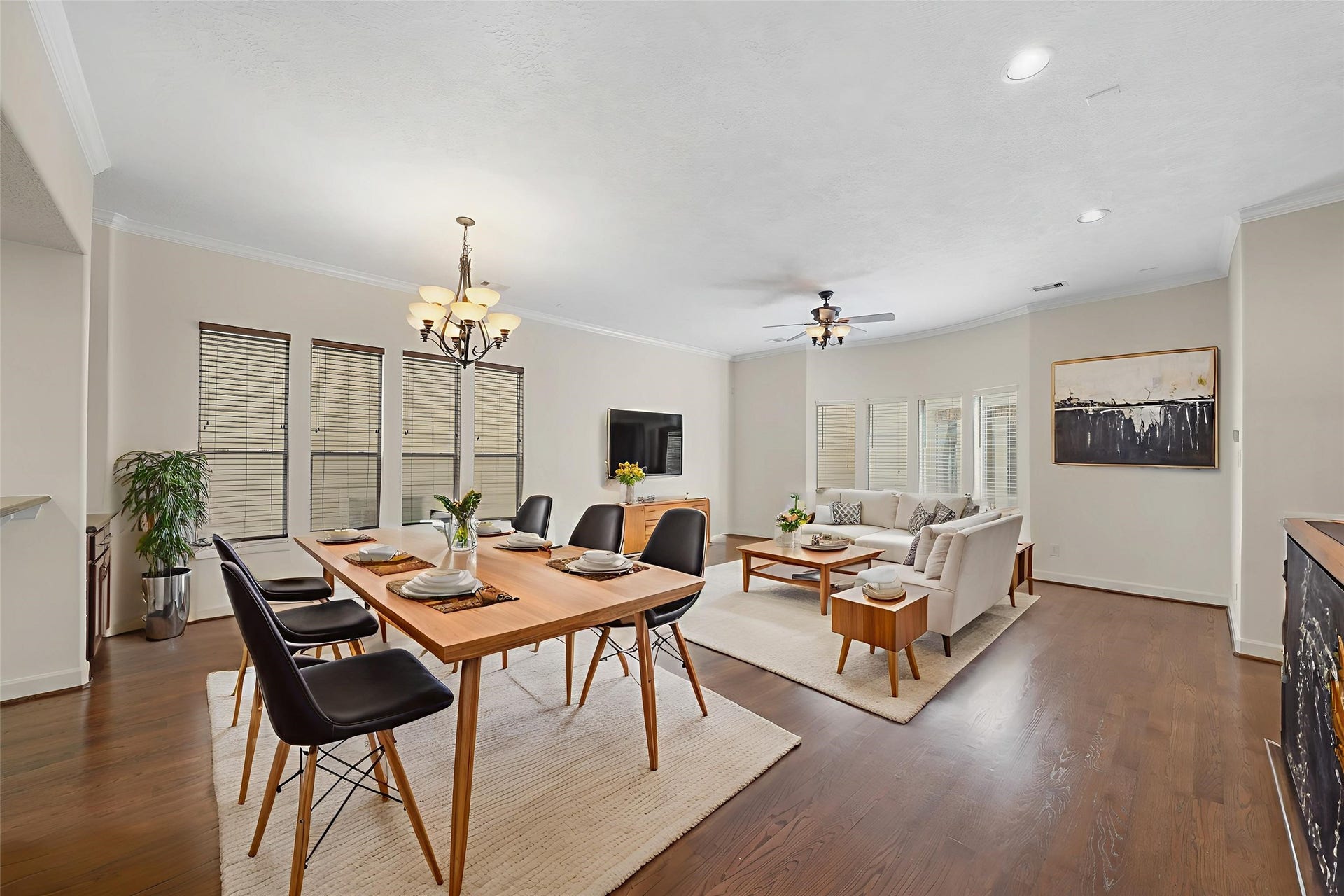 1717 Francis Street, Houston, TX 77004 Virtually Staged: Fantastic open layout between the dining and living areas.